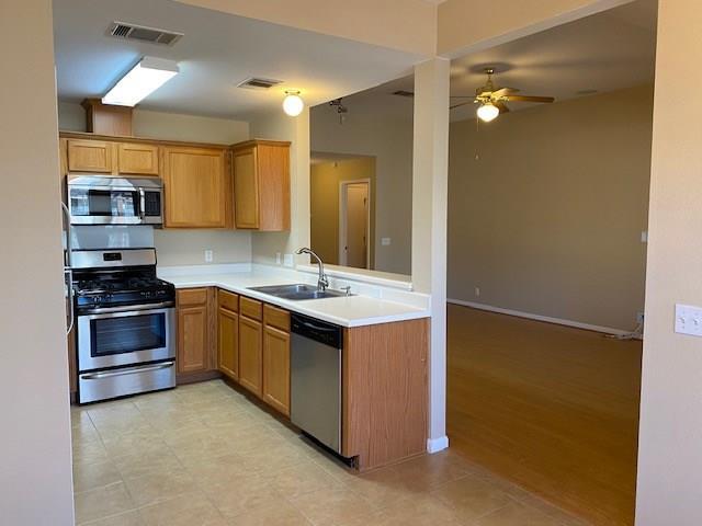 107 Harvest Ln, Hutto, TX 78634