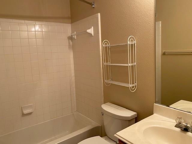 107 Harvest Ln, Hutto, TX 78634