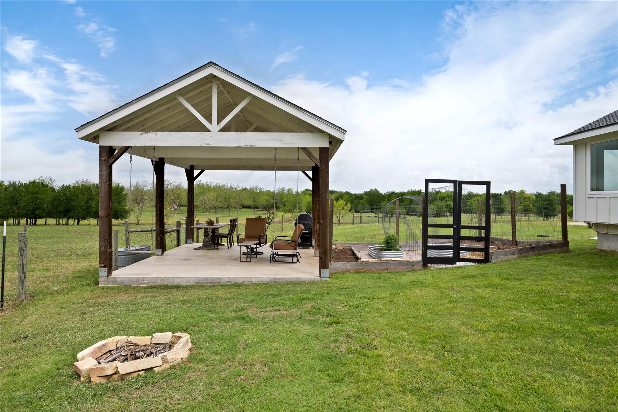 1854 County Road 464, Elgin, TX 78621