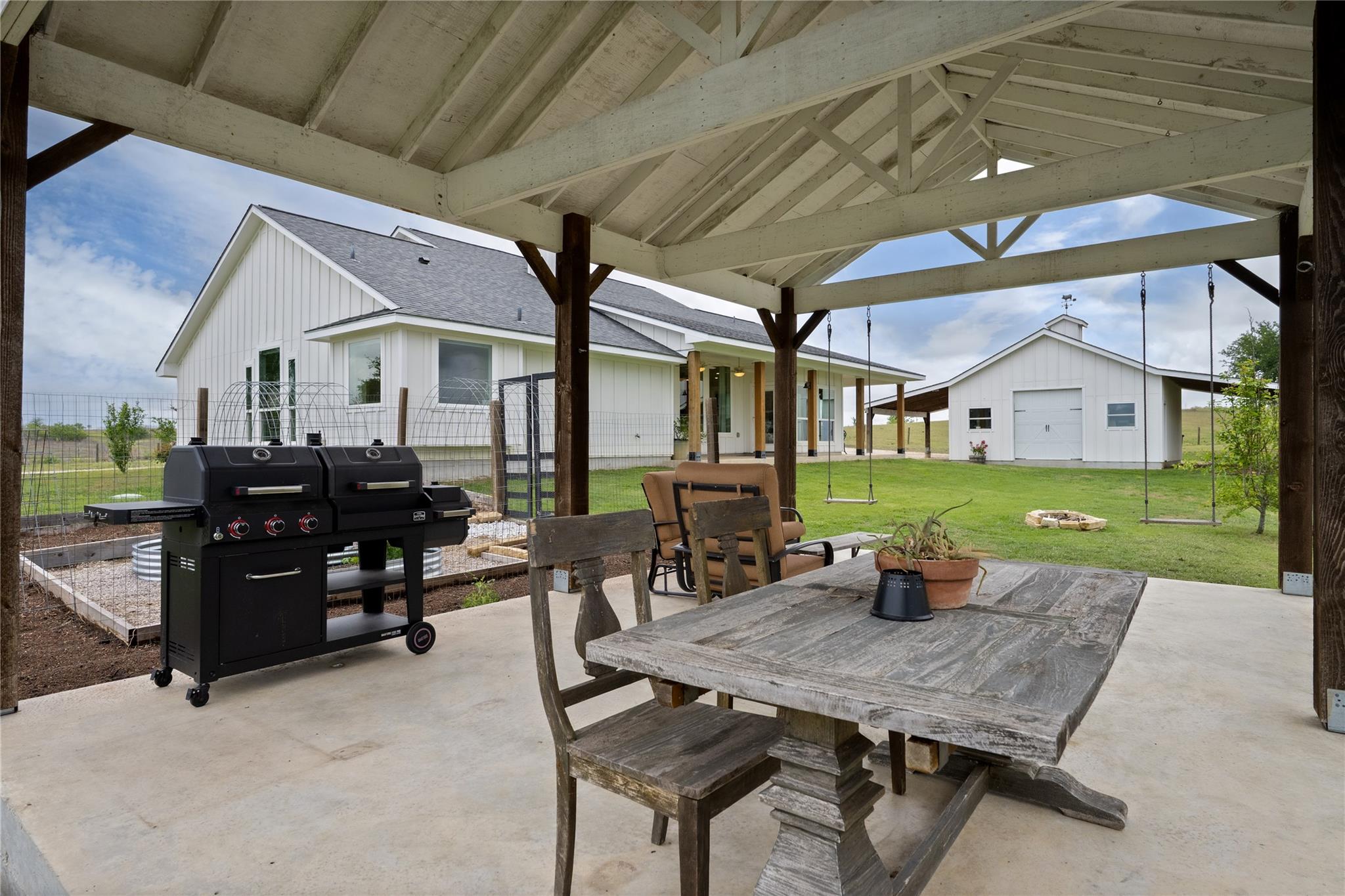 1854 County Road 464, Elgin, TX 78621