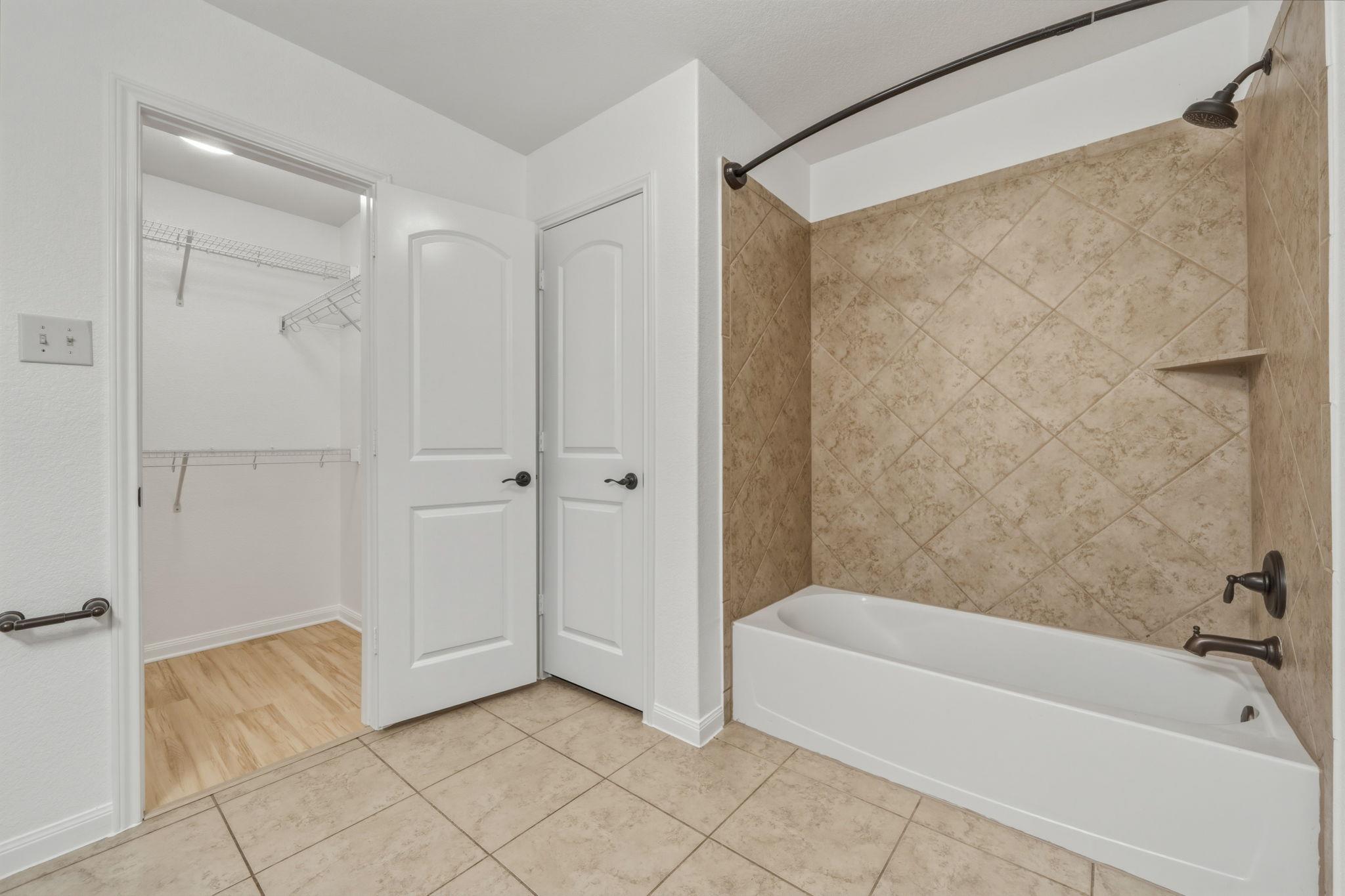 1437 Treeta Trl, Kyle, TX 78640