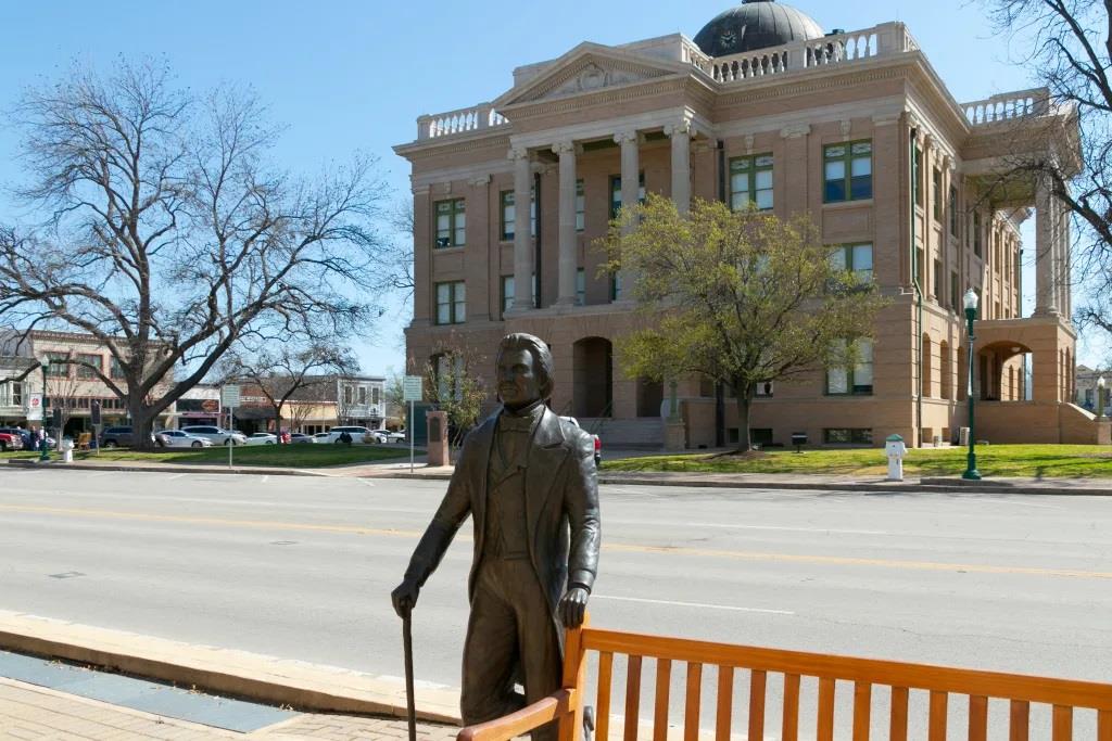 101 Amber Oak Ln, Georgetown, TX 78628