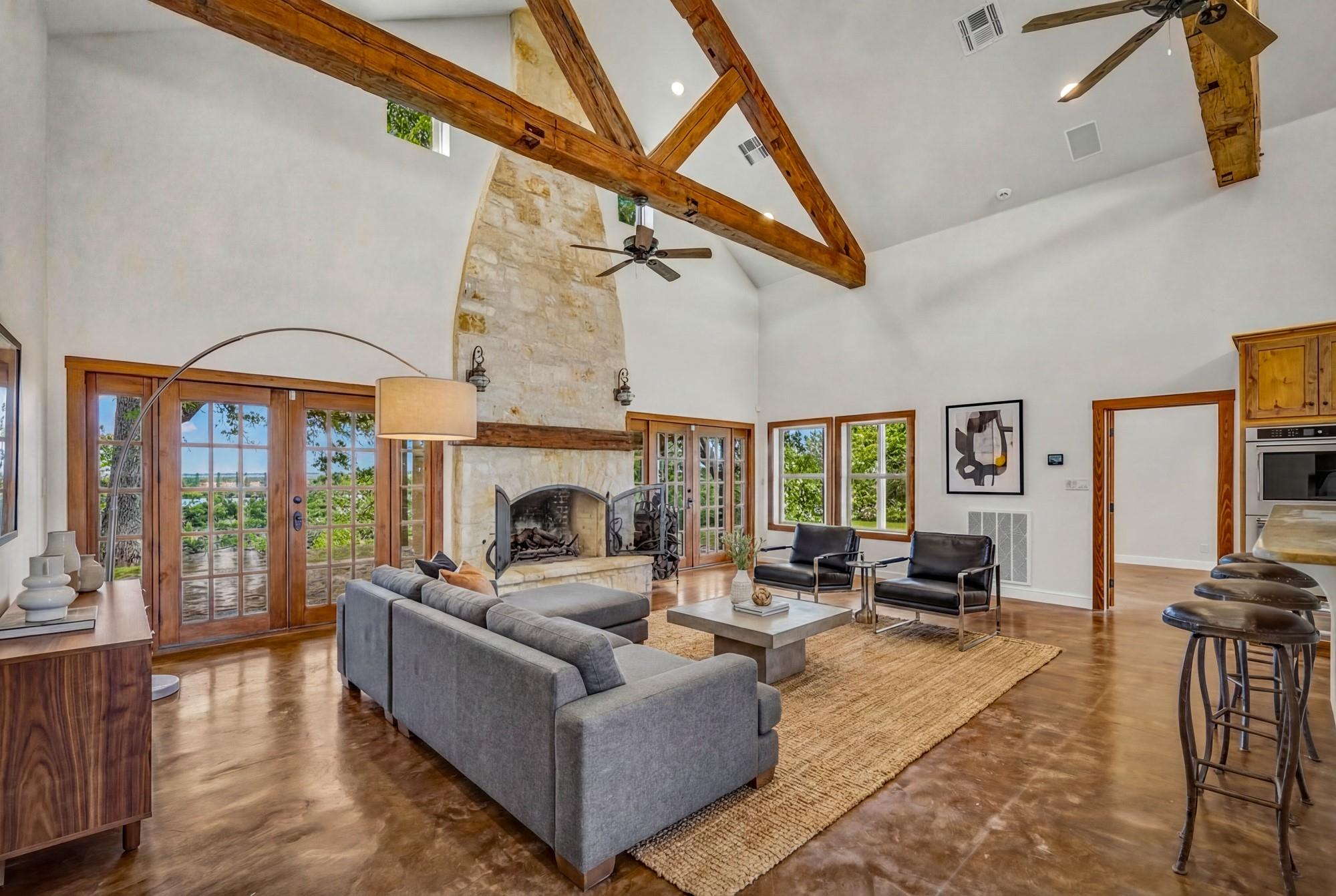 810 Clear Creek Ln, Fredericksburg, TX 78624