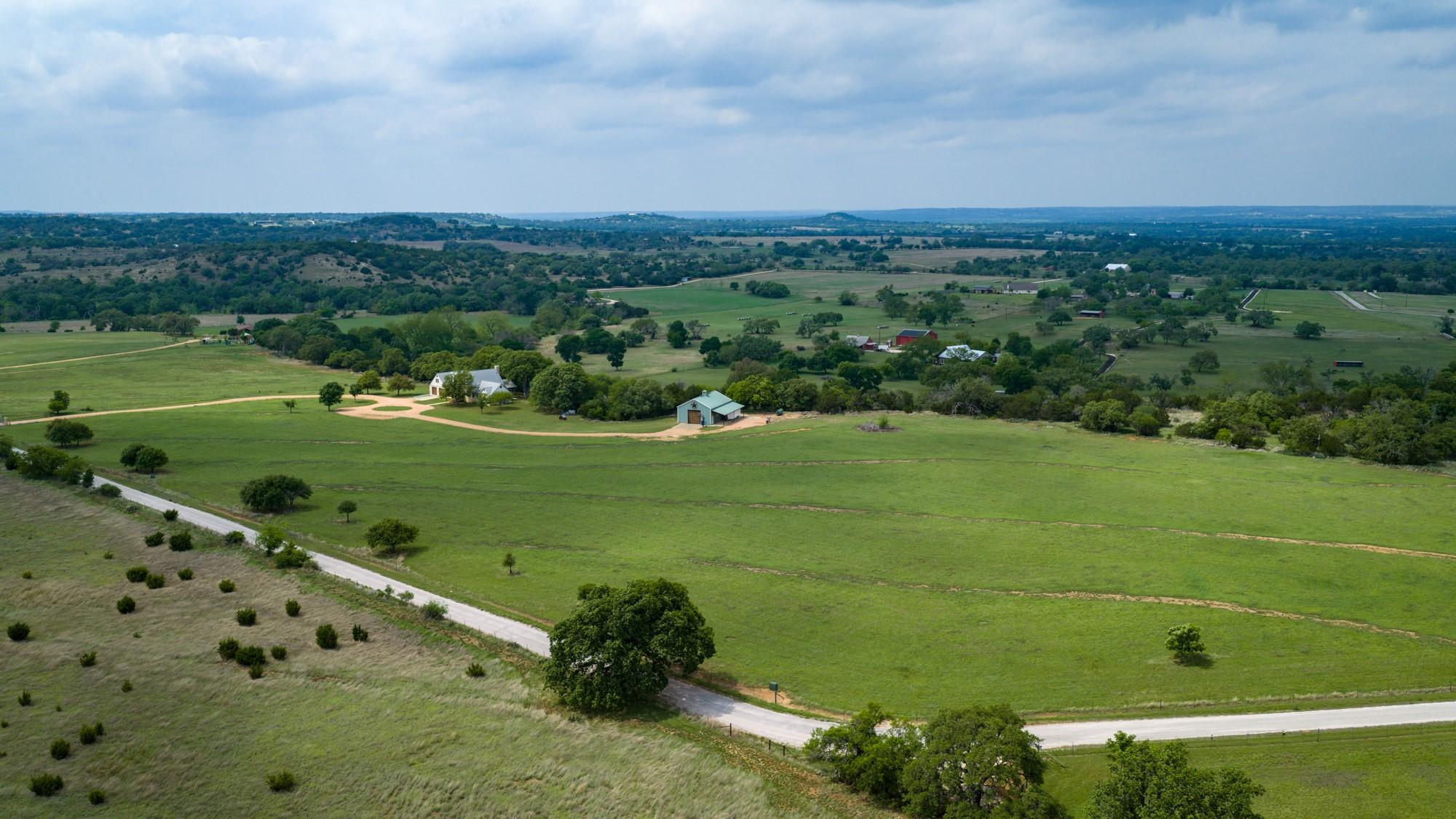 810 Clear Creek Ln, Fredericksburg, TX 78624
