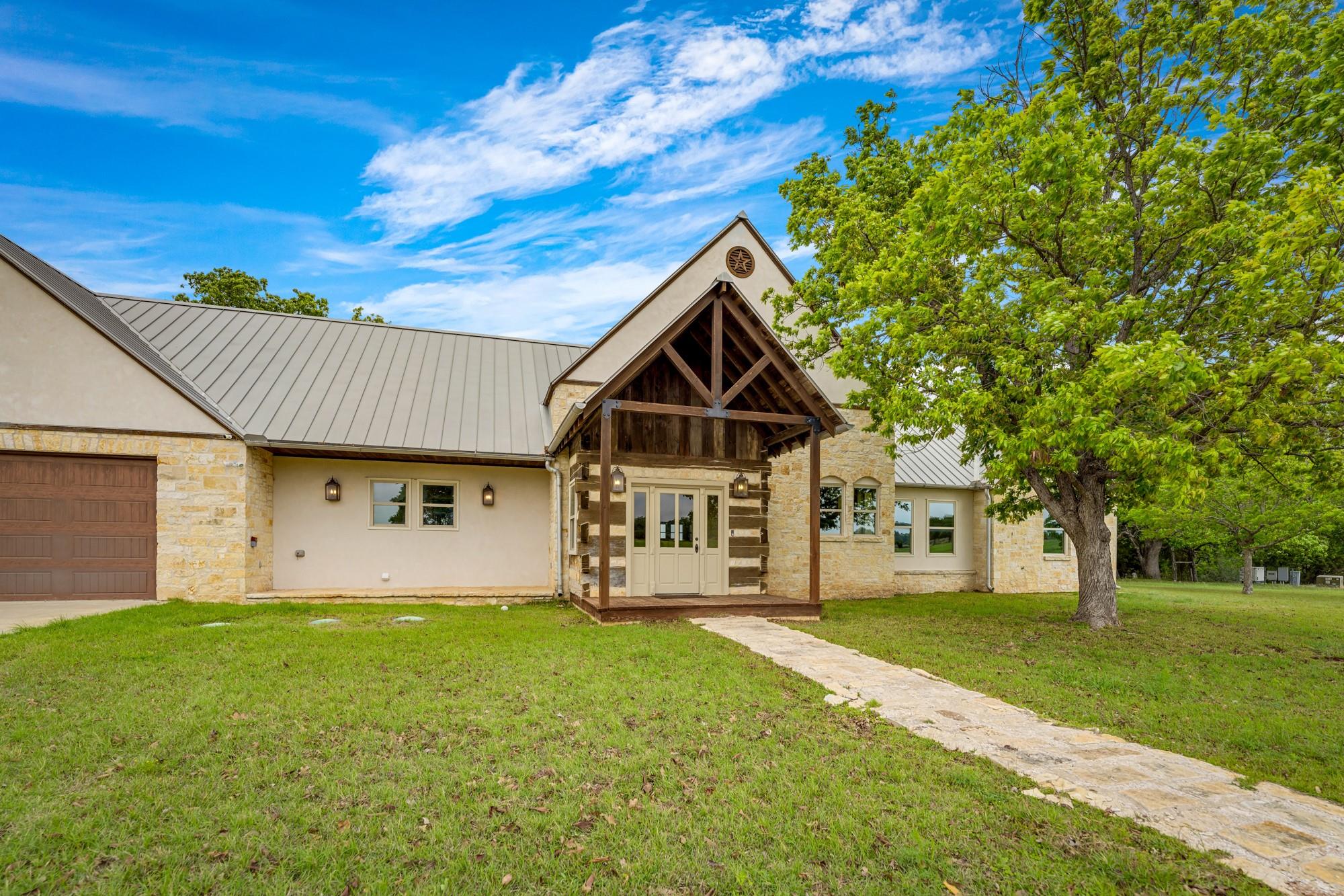 810 Clear Creek Ln, Fredericksburg, TX 78624