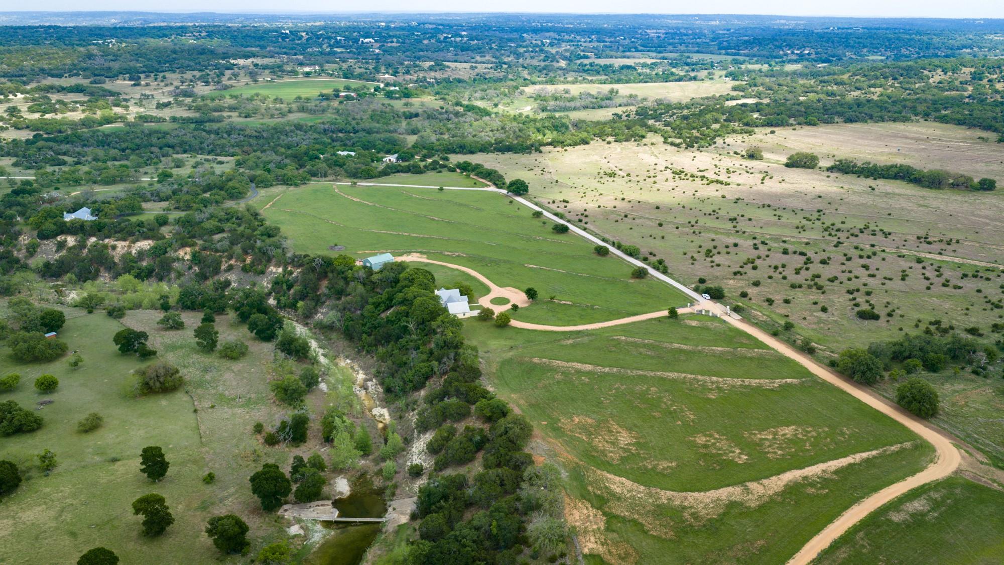 810 Clear Creek Ln, Fredericksburg, TX 78624