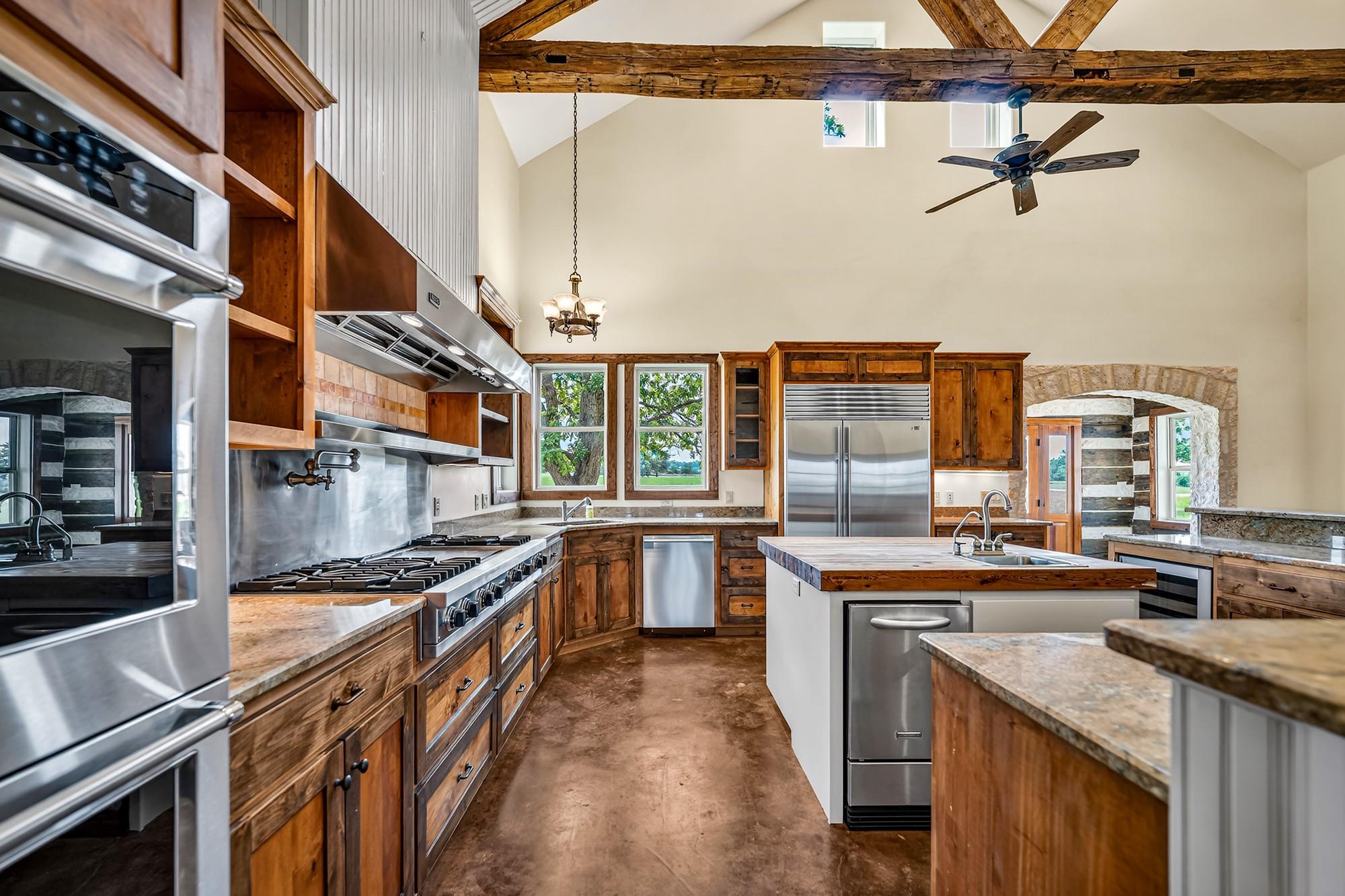 810 Clear Creek Ln, Fredericksburg, TX 78624