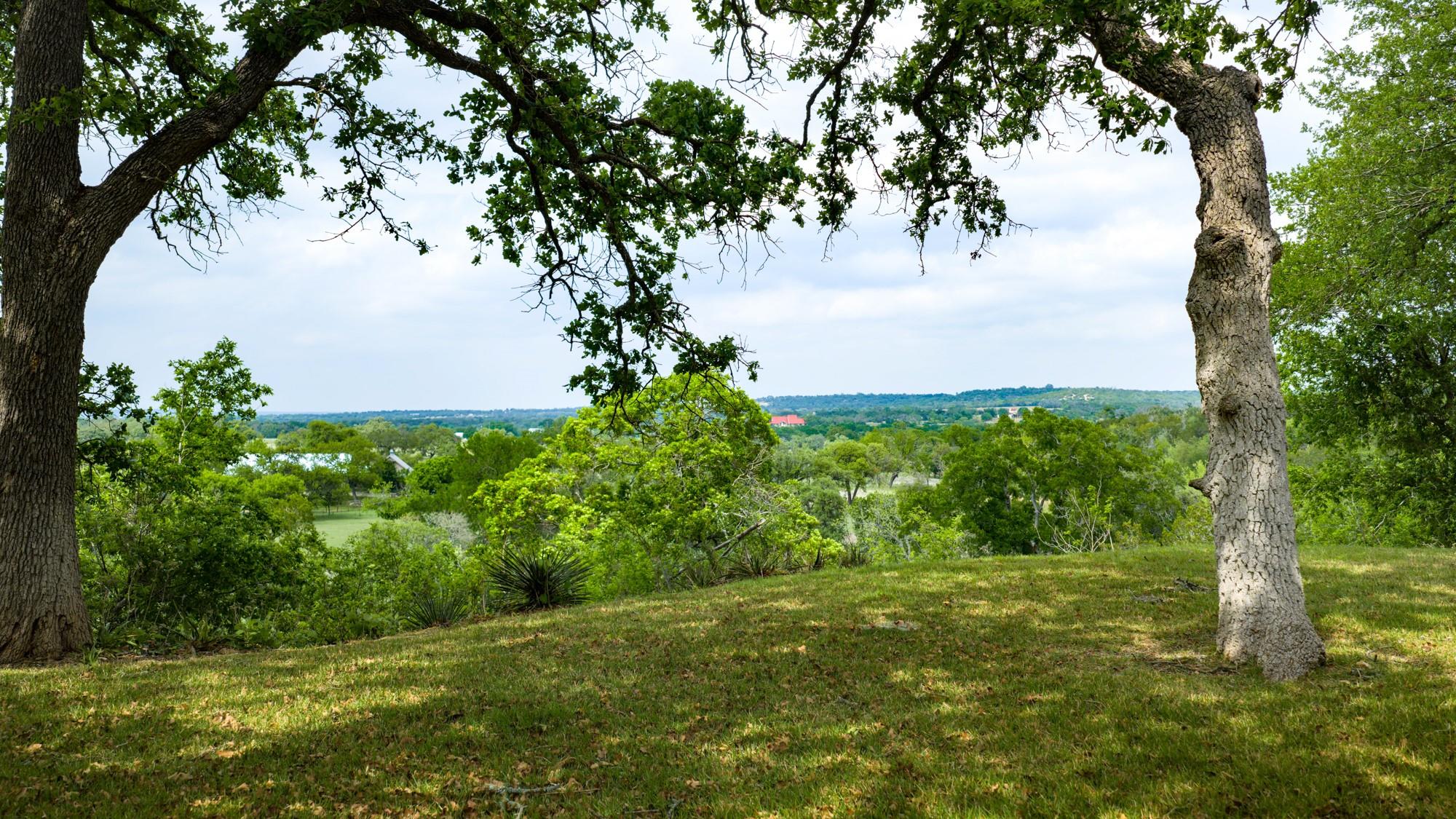 810 Clear Creek Ln, Fredericksburg, TX 78624