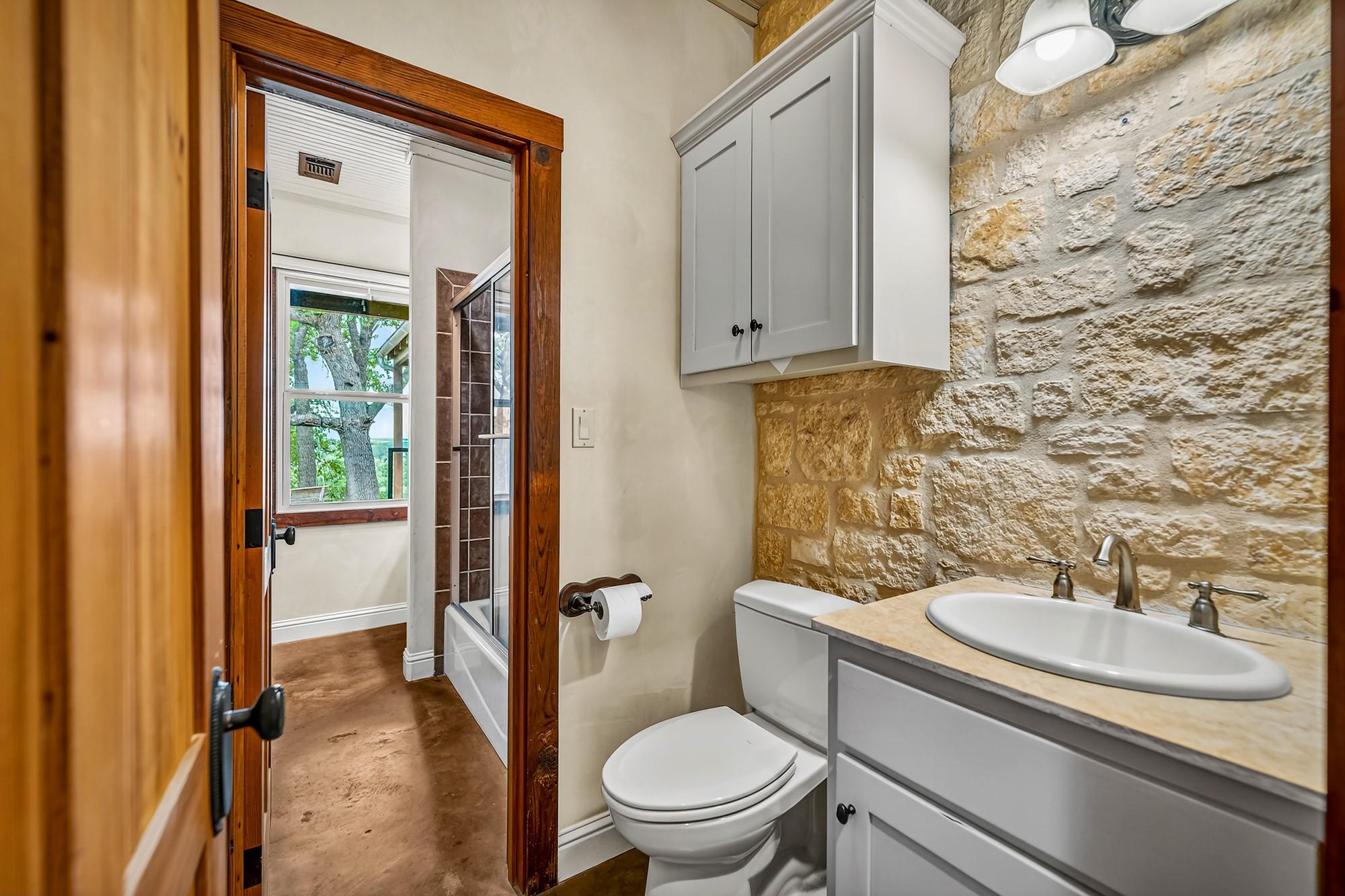 810 Clear Creek Ln, Fredericksburg, TX 78624