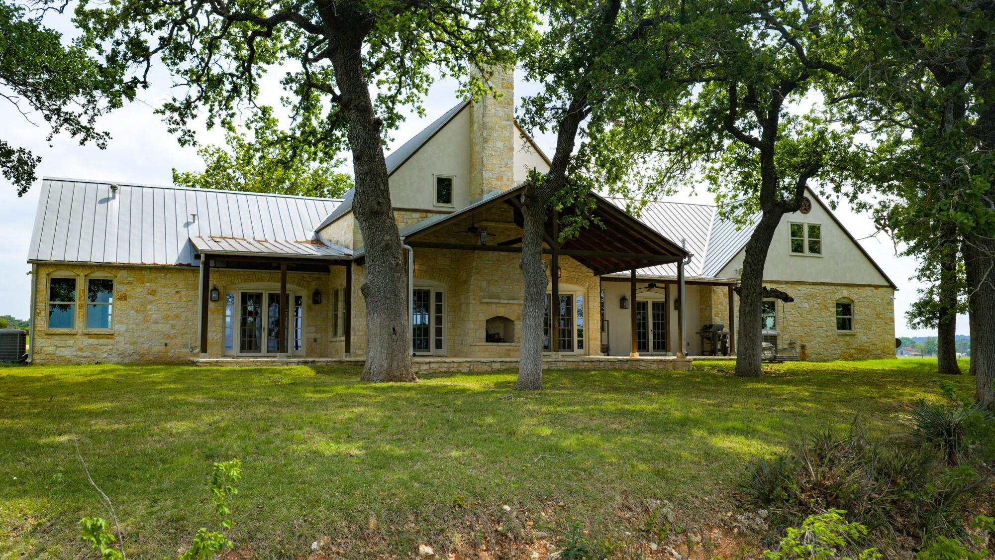 810 Clear Creek Ln, Fredericksburg, TX 78624