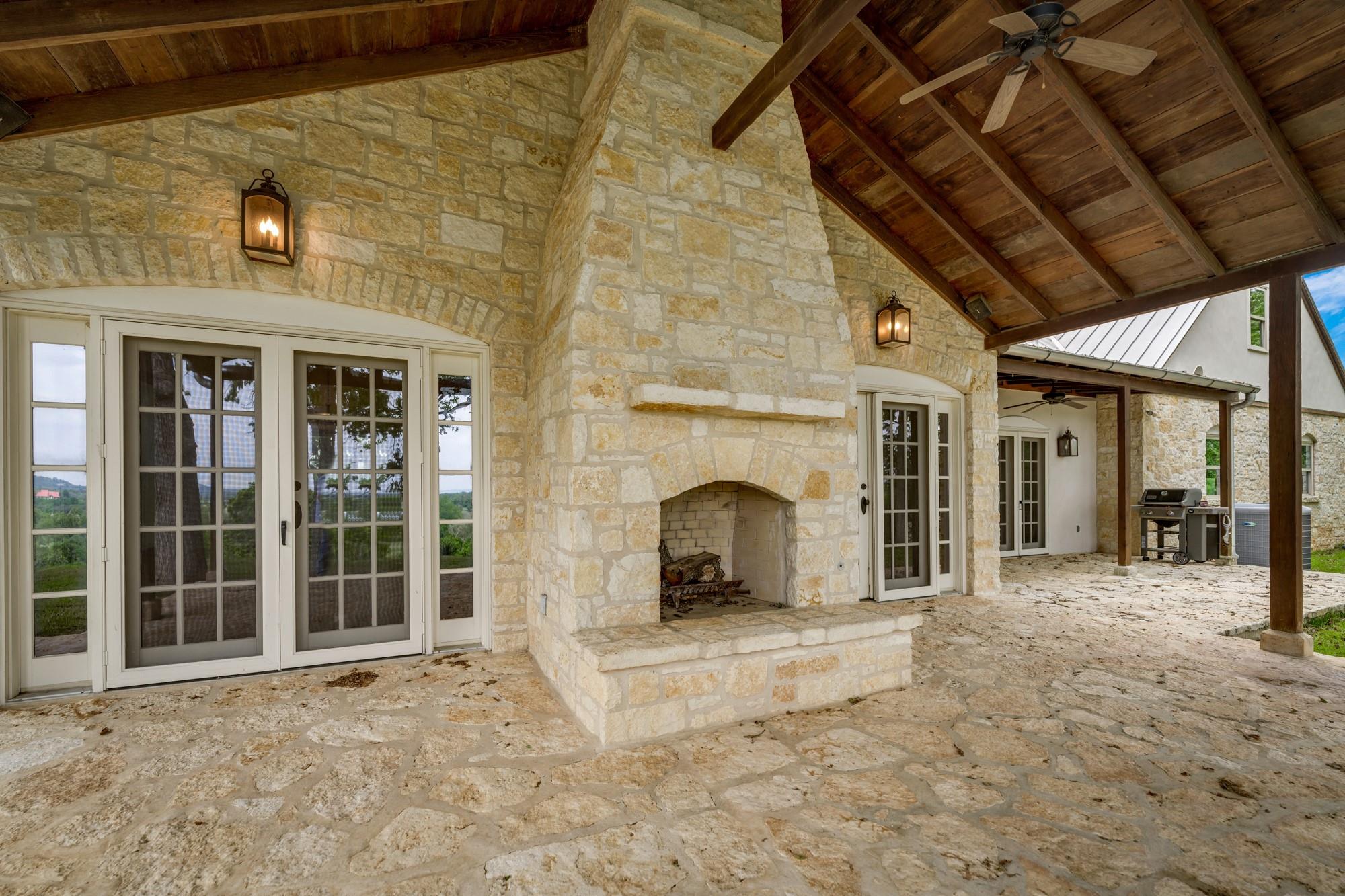 810 Clear Creek Ln, Fredericksburg, TX 78624