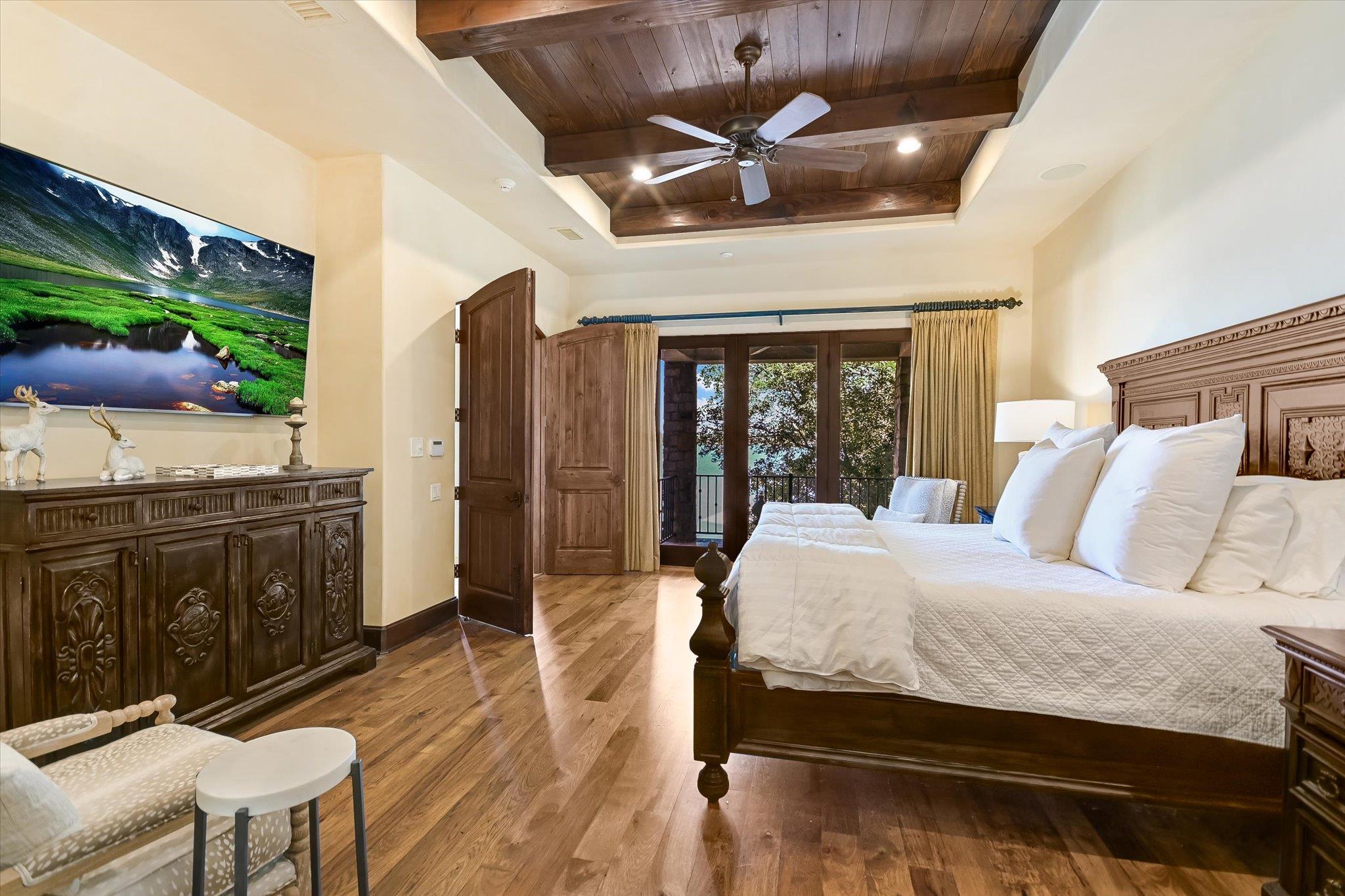 120 Applehead Island Dr, Horseshoe Bay, TX 78657