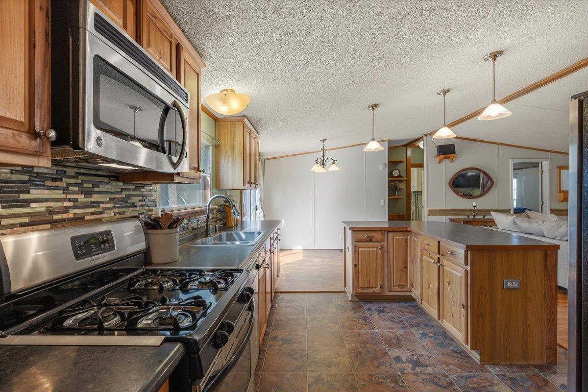 3122 River Rd, Cedar Creek, TX 78612