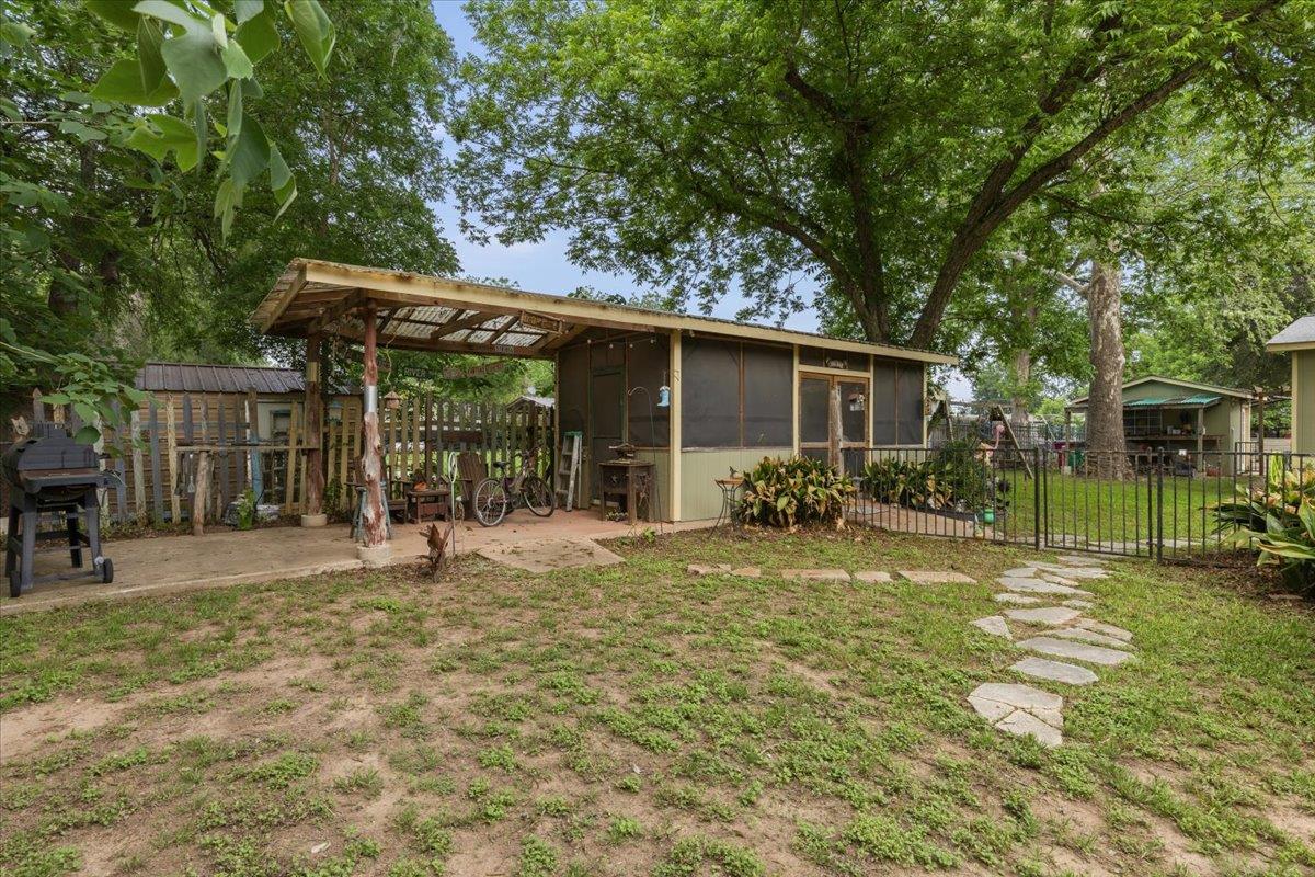3122 River Rd, Cedar Creek, TX 78612