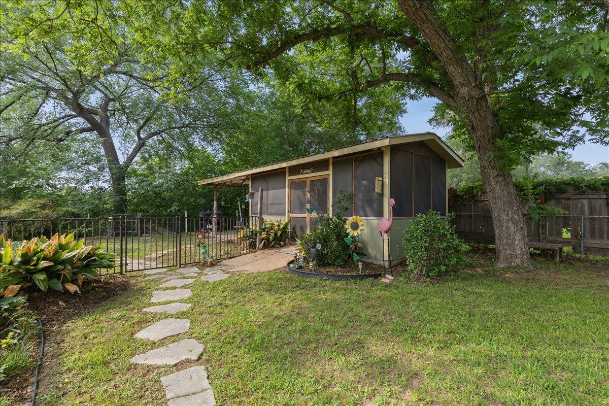 3122 River Rd, Cedar Creek, TX 78612