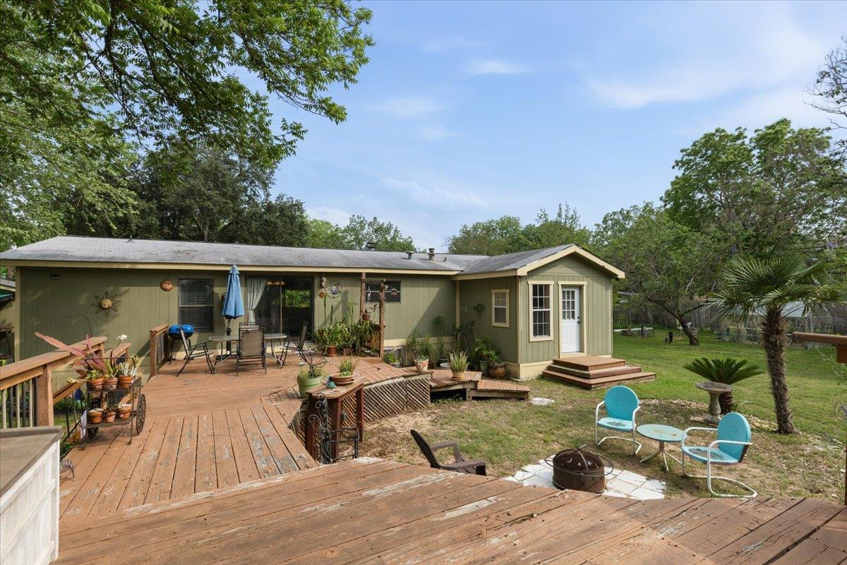 3122 River Rd, Cedar Creek, TX 78612