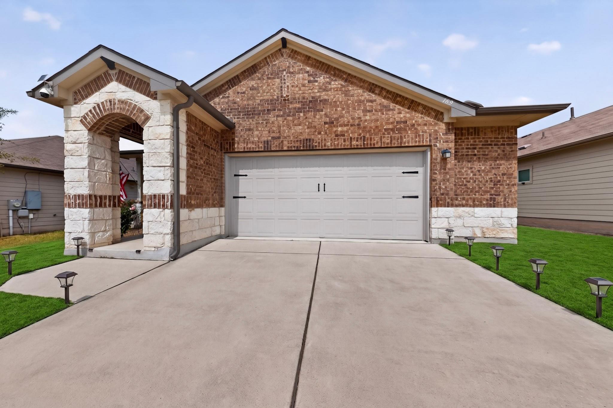 119 Stellamar Dr, Hutto, TX 78634