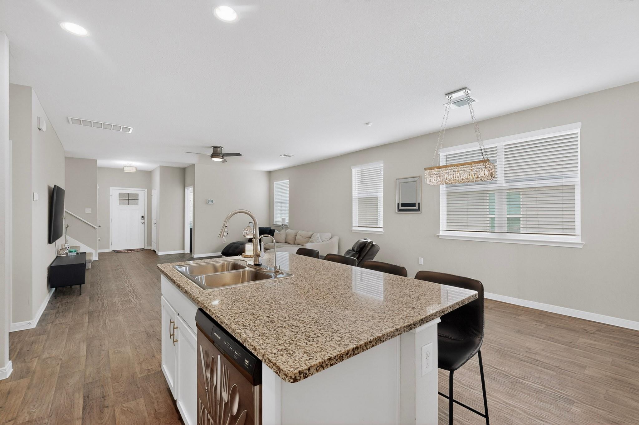 119 Stellamar Dr, Hutto, TX 78634