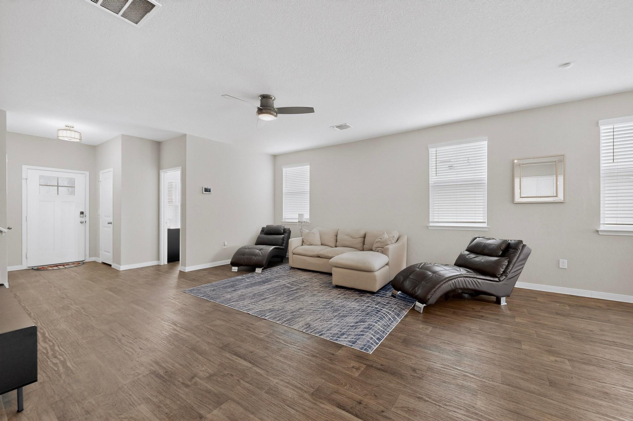 119 Stellamar Dr, Hutto, TX 78634
