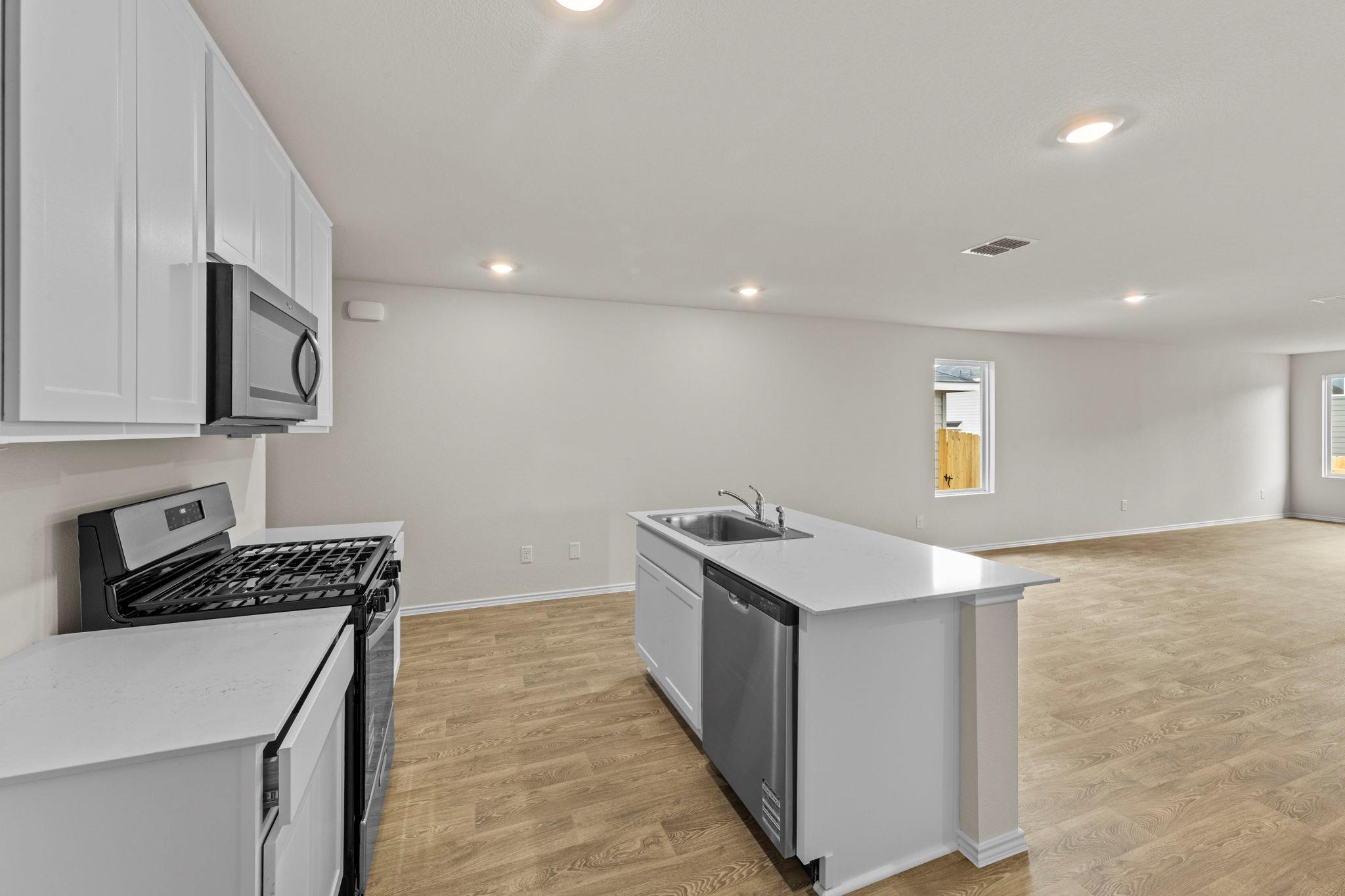 196 Surrey Oaks, Maxwell, TX 78656