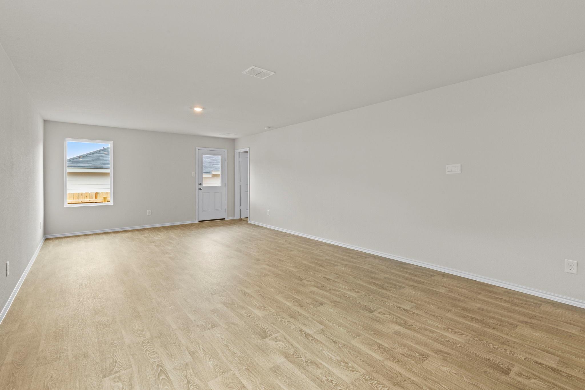 196 Surrey Oaks, Maxwell, TX 78656