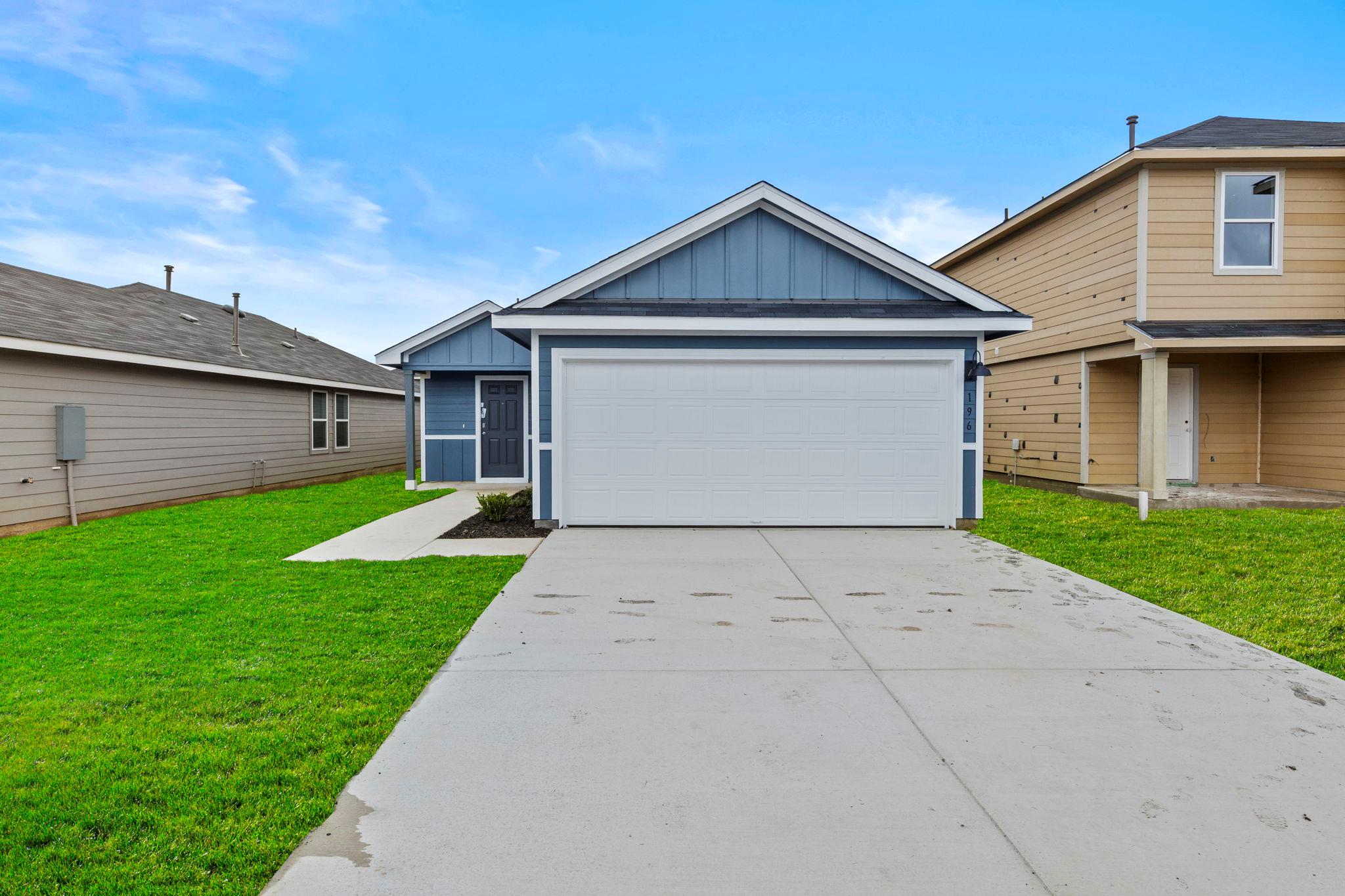 196 Surrey Oaks, Maxwell, TX 78656