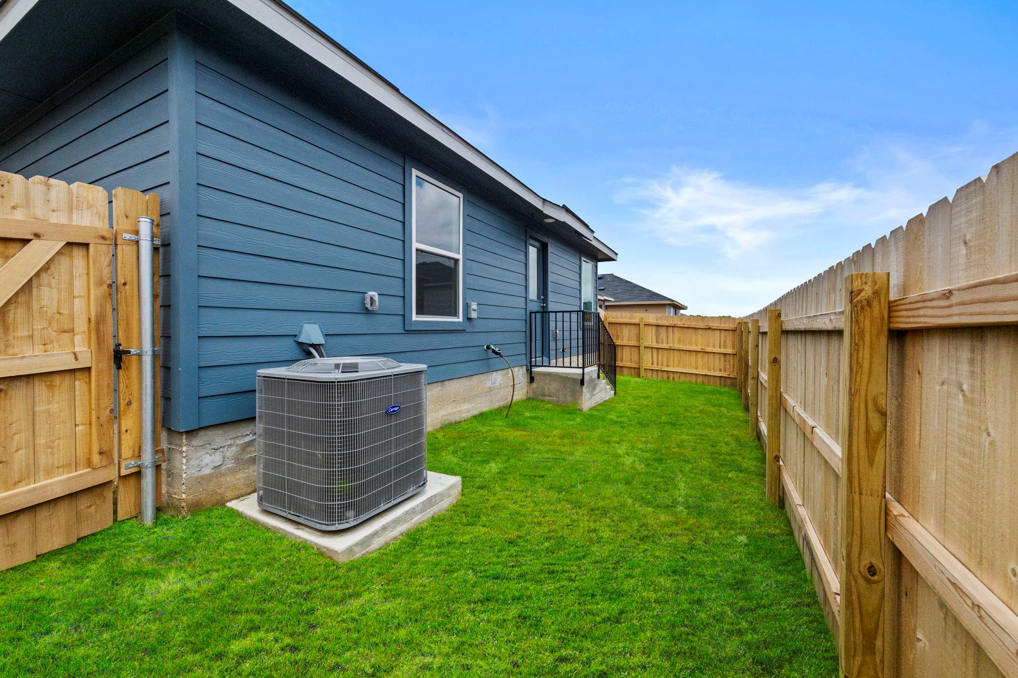 196 Surrey Oaks, Maxwell, TX 78656