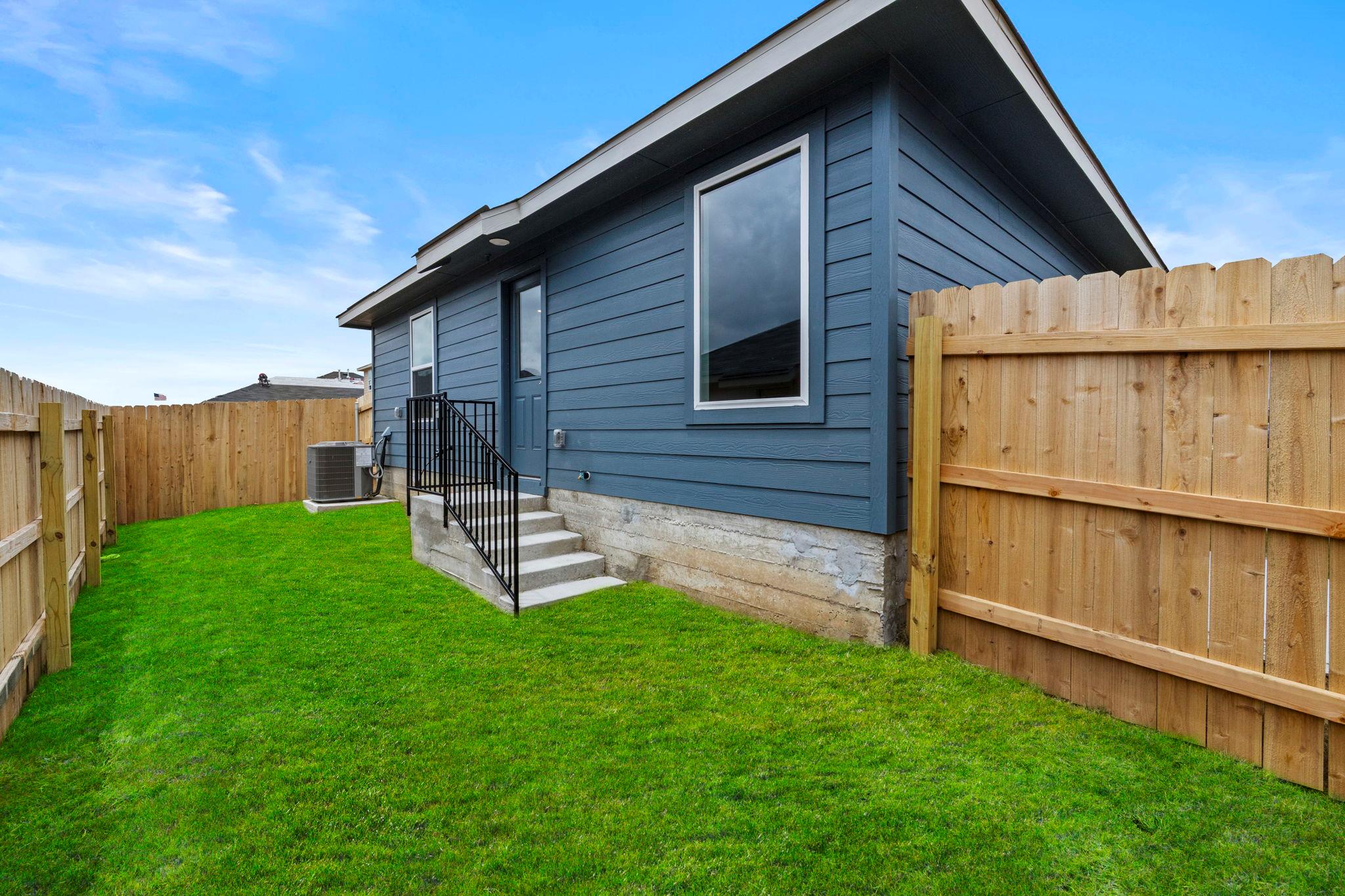 196 Surrey Oaks, Maxwell, TX 78656