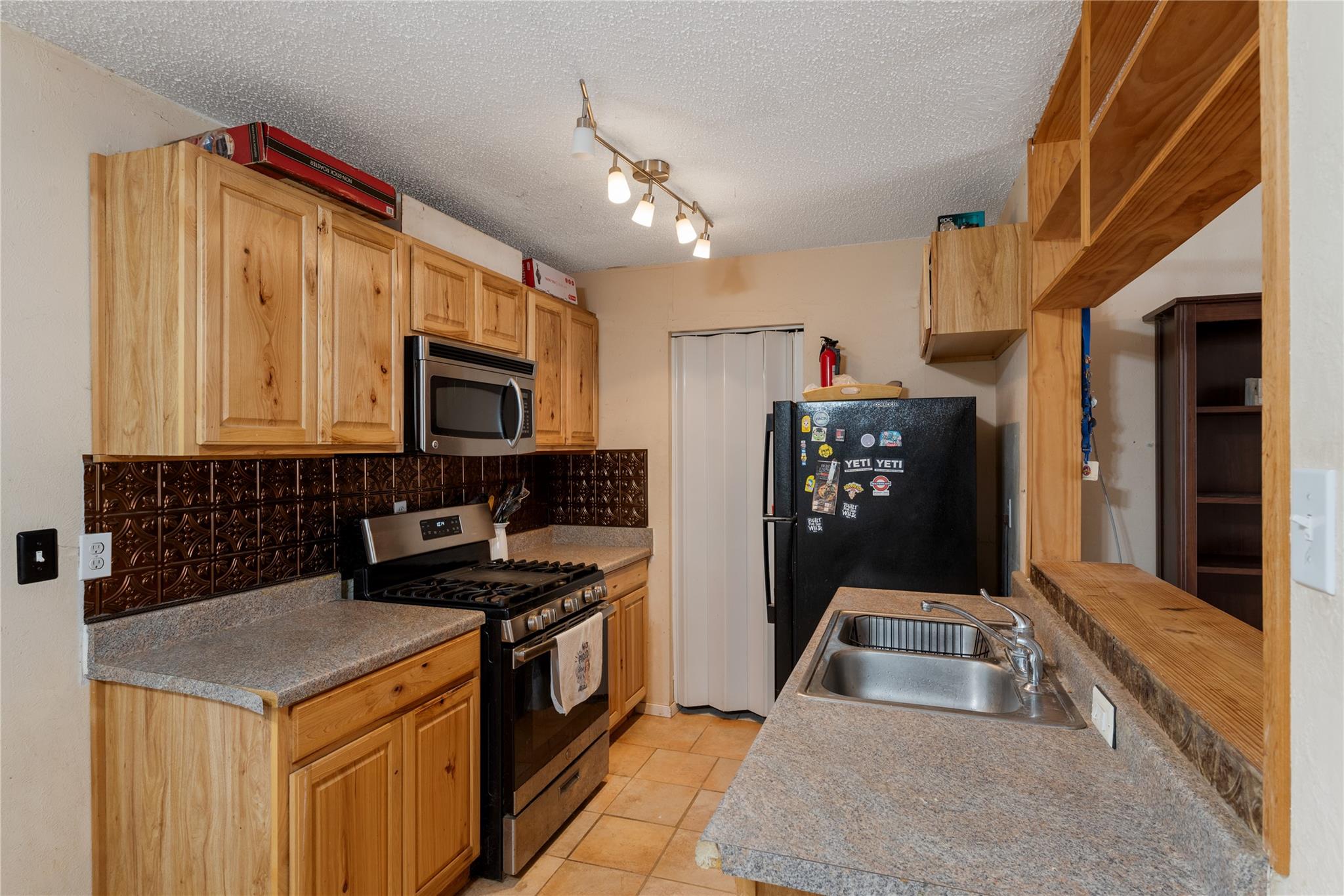 1904 Heathwood Cir, Round Rock, TX 78664