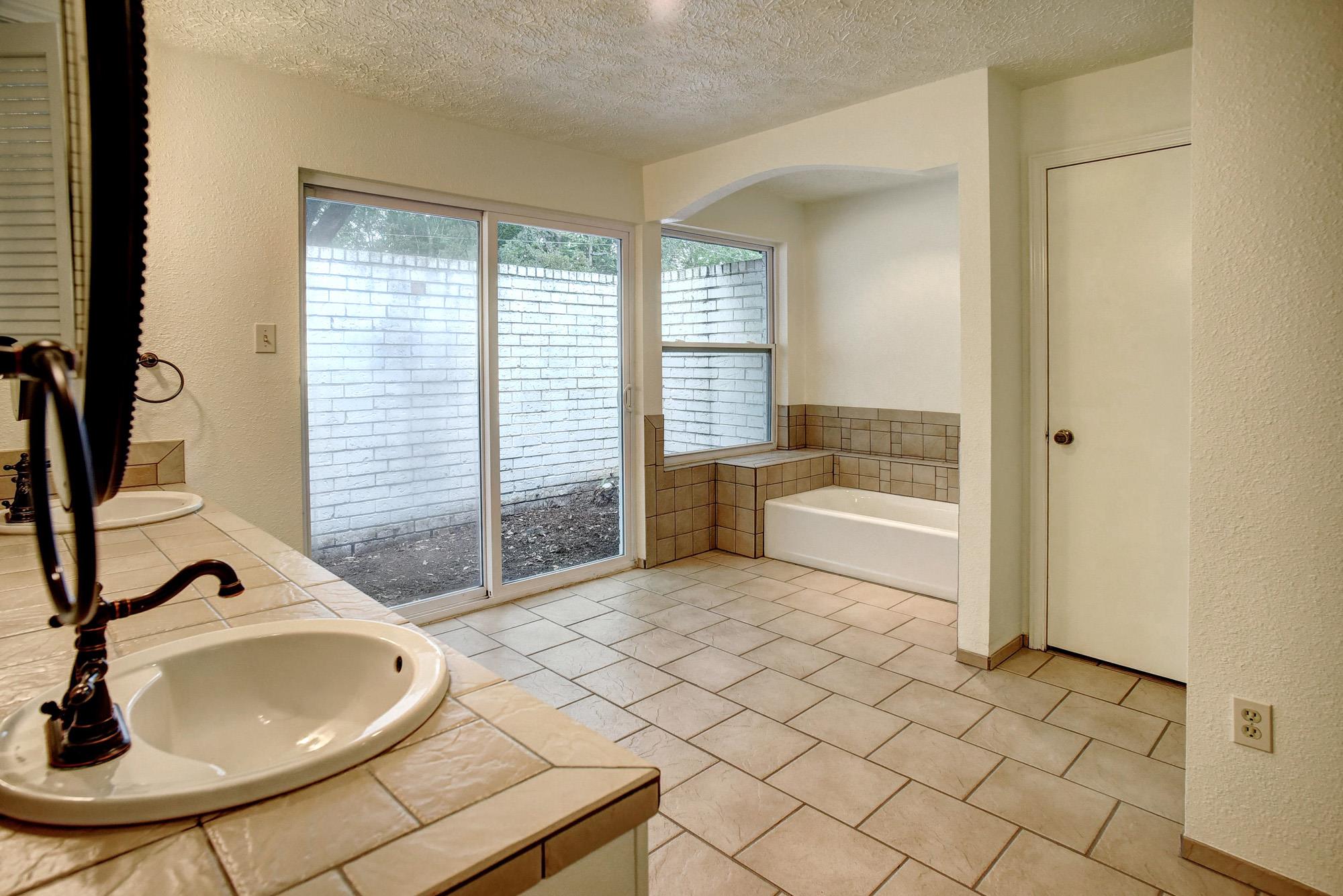 204 Maynard St, Bastrop, TX 78602