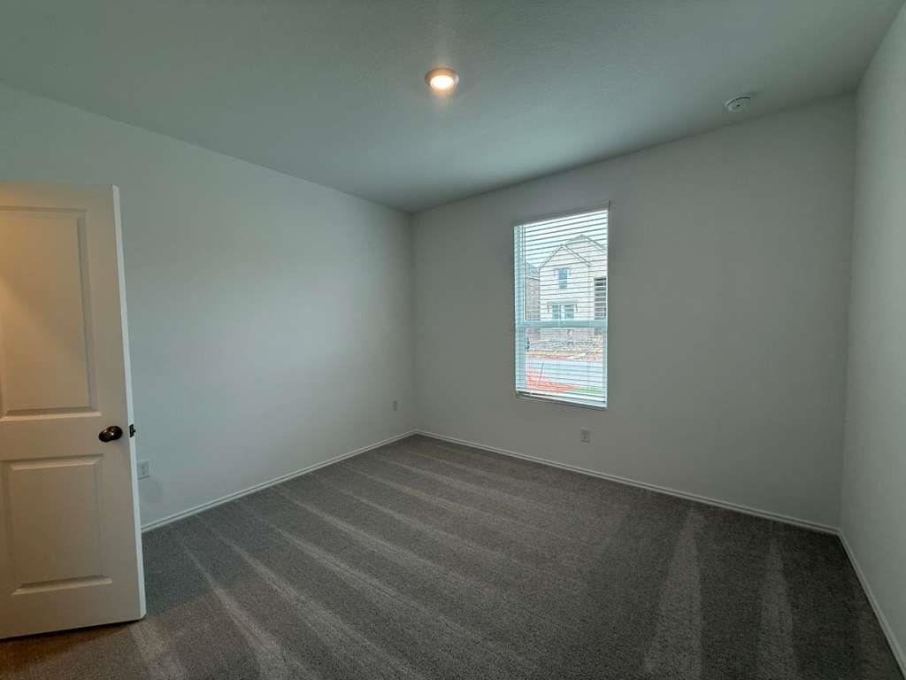 114 Brabham Loop, Hutto, TX 78634