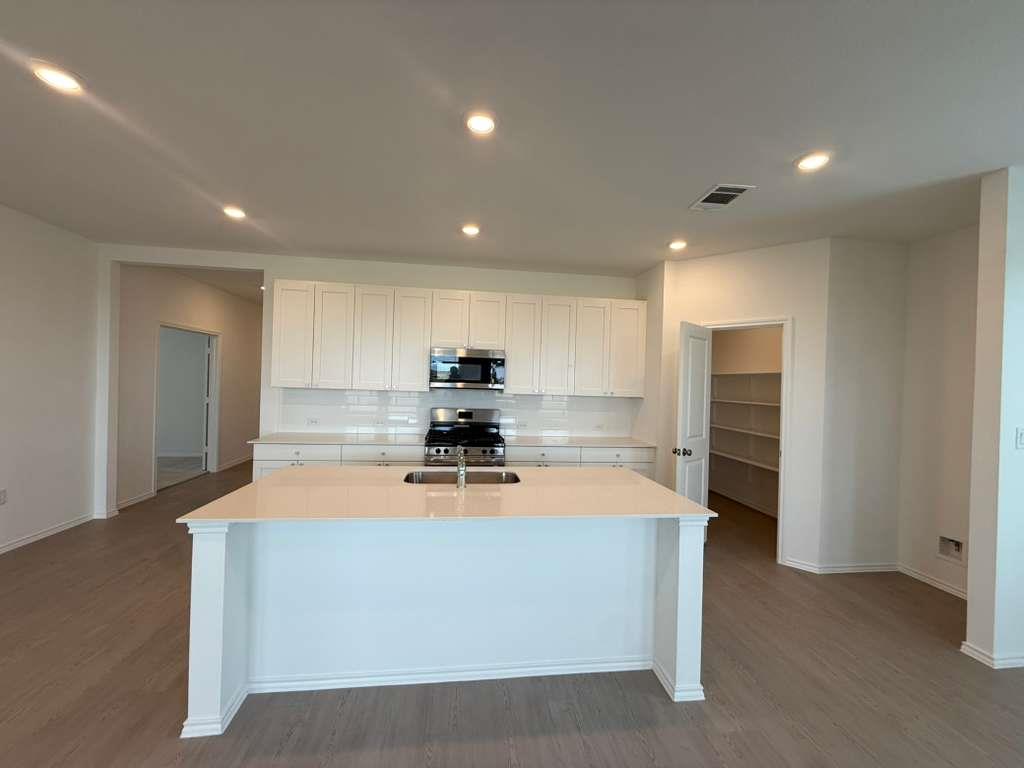 114 Brabham Loop, Hutto, TX 78634