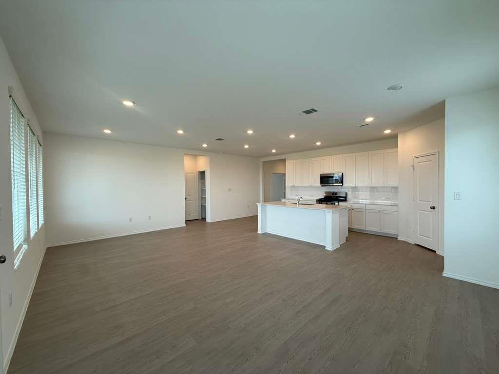 114 Brabham Loop, Hutto, TX 78634
