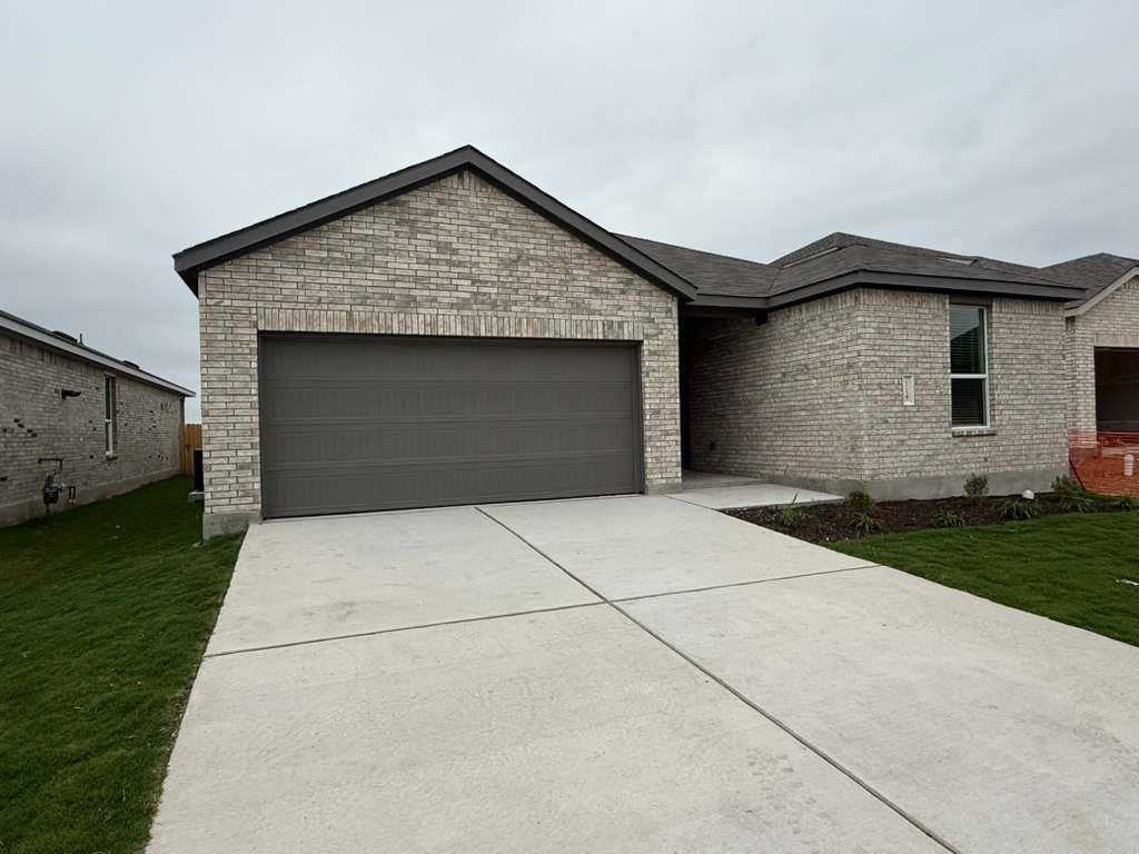 114 Brabham Loop, Hutto, TX 78634