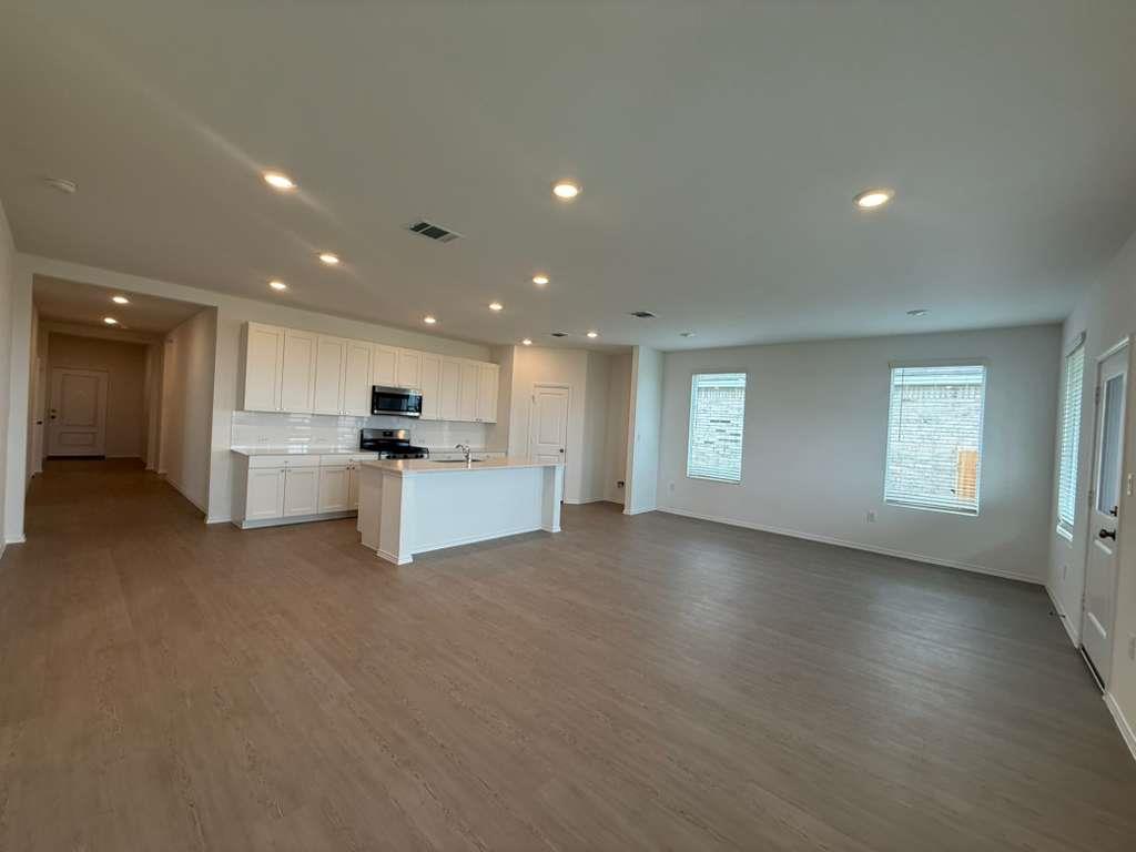 114 Brabham Loop, Hutto, TX 78634