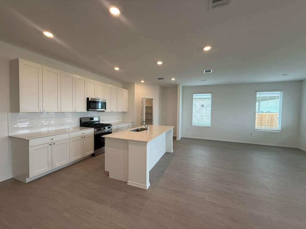 114 Brabham Loop, Hutto, TX 78634