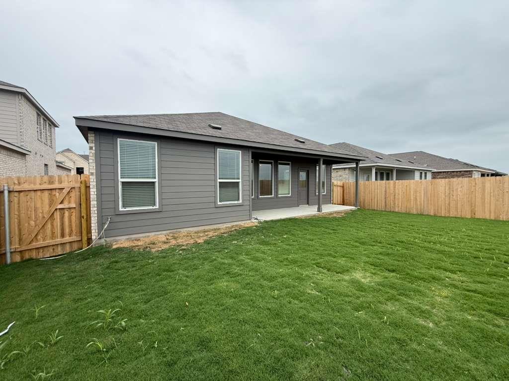 114 Brabham Loop, Hutto, TX 78634