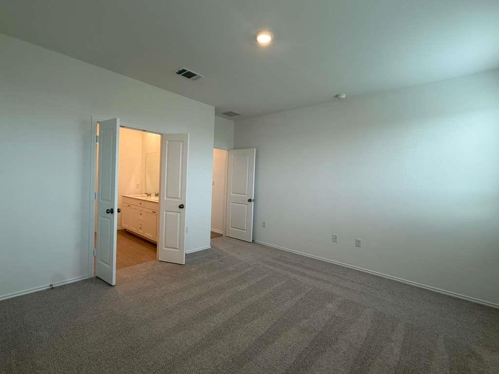 114 Brabham Loop, Hutto, TX 78634