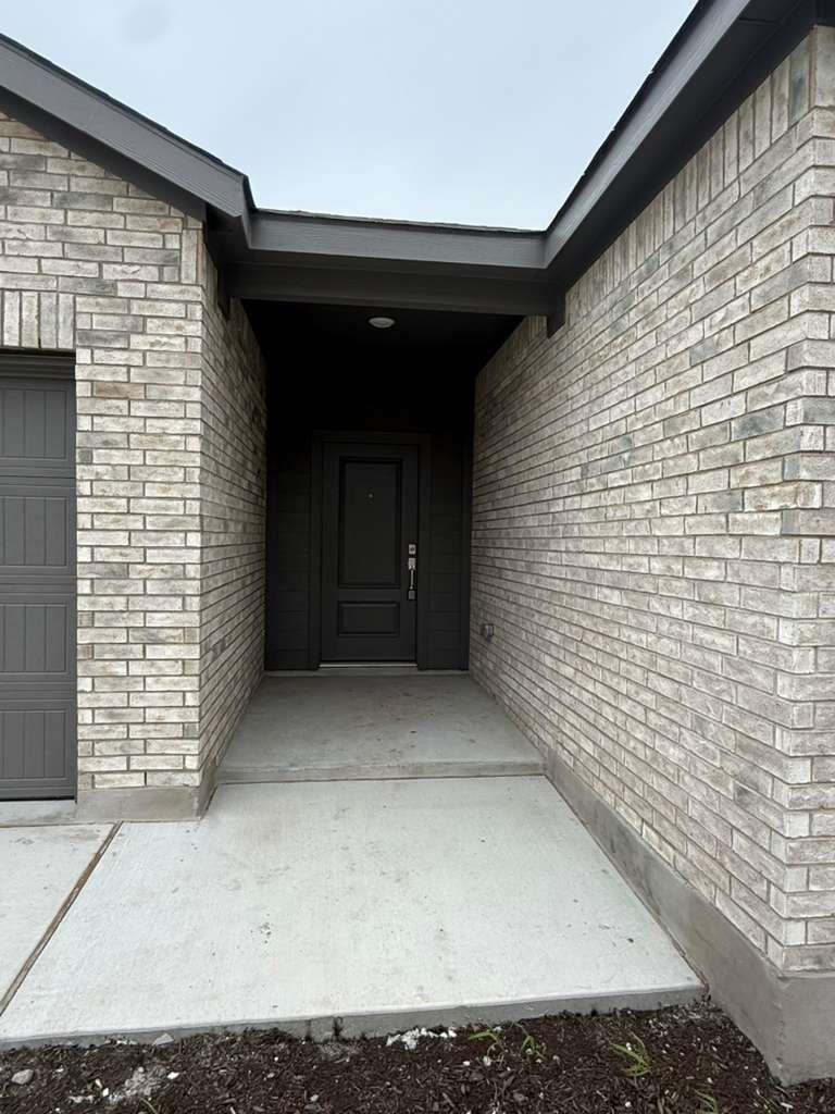 114 Brabham Loop, Hutto, TX 78634
