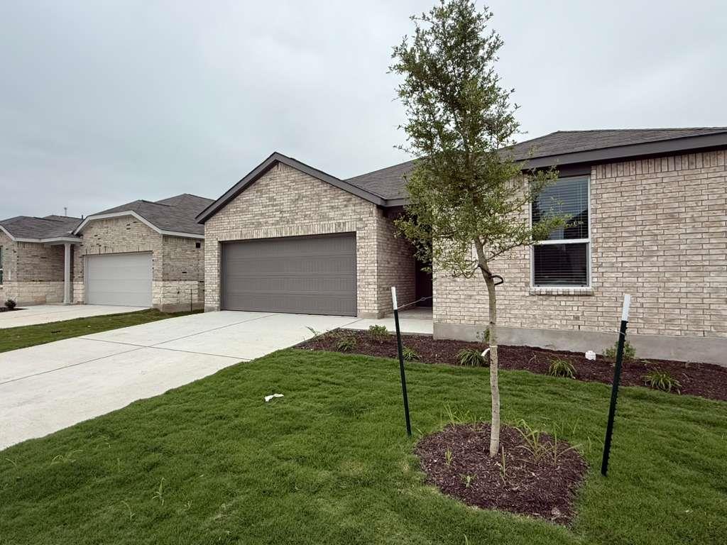 114 Brabham Loop, Hutto, TX 78634