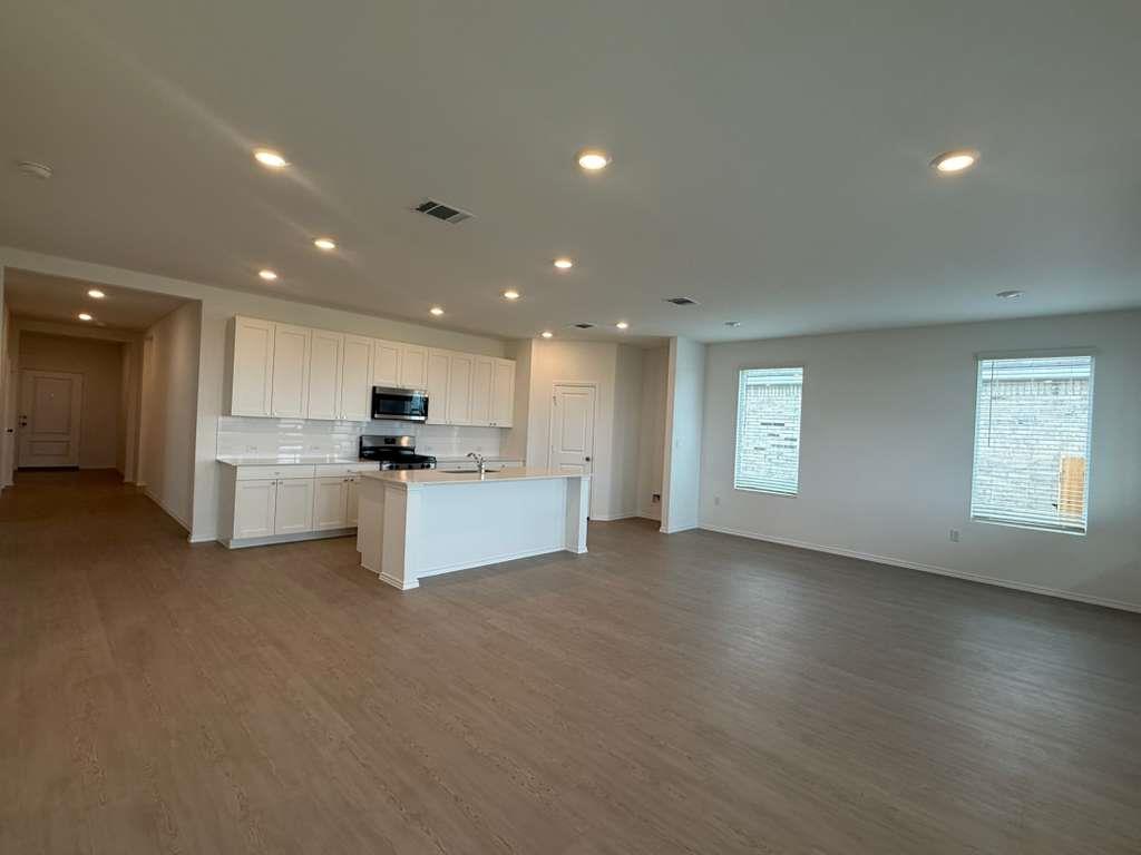 114 Brabham Loop, Hutto, TX 78634