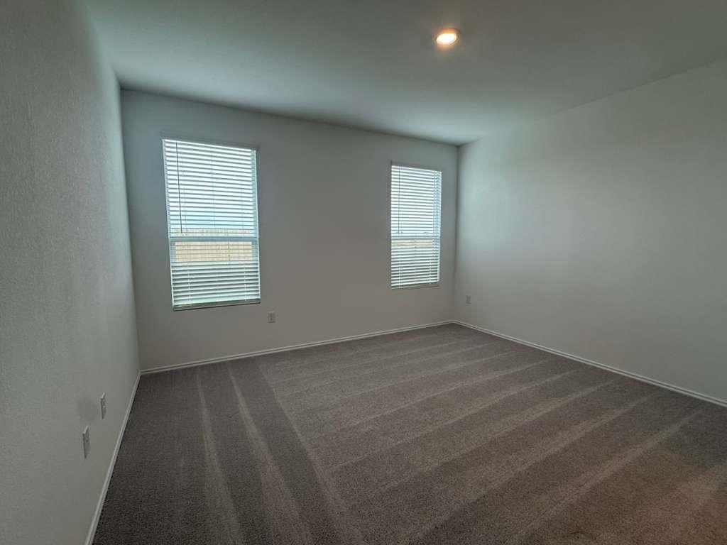 114 Brabham Loop, Hutto, TX 78634