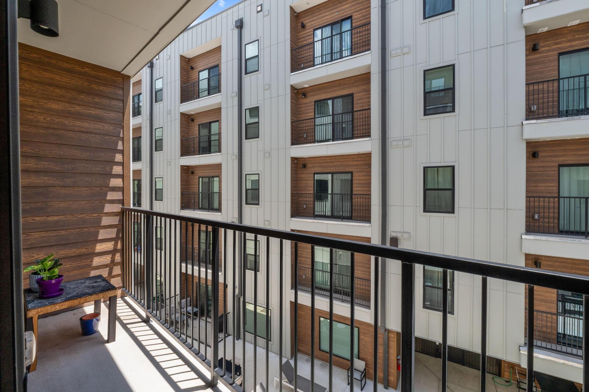 2500 Longview St # 303, Austin, TX 78705
