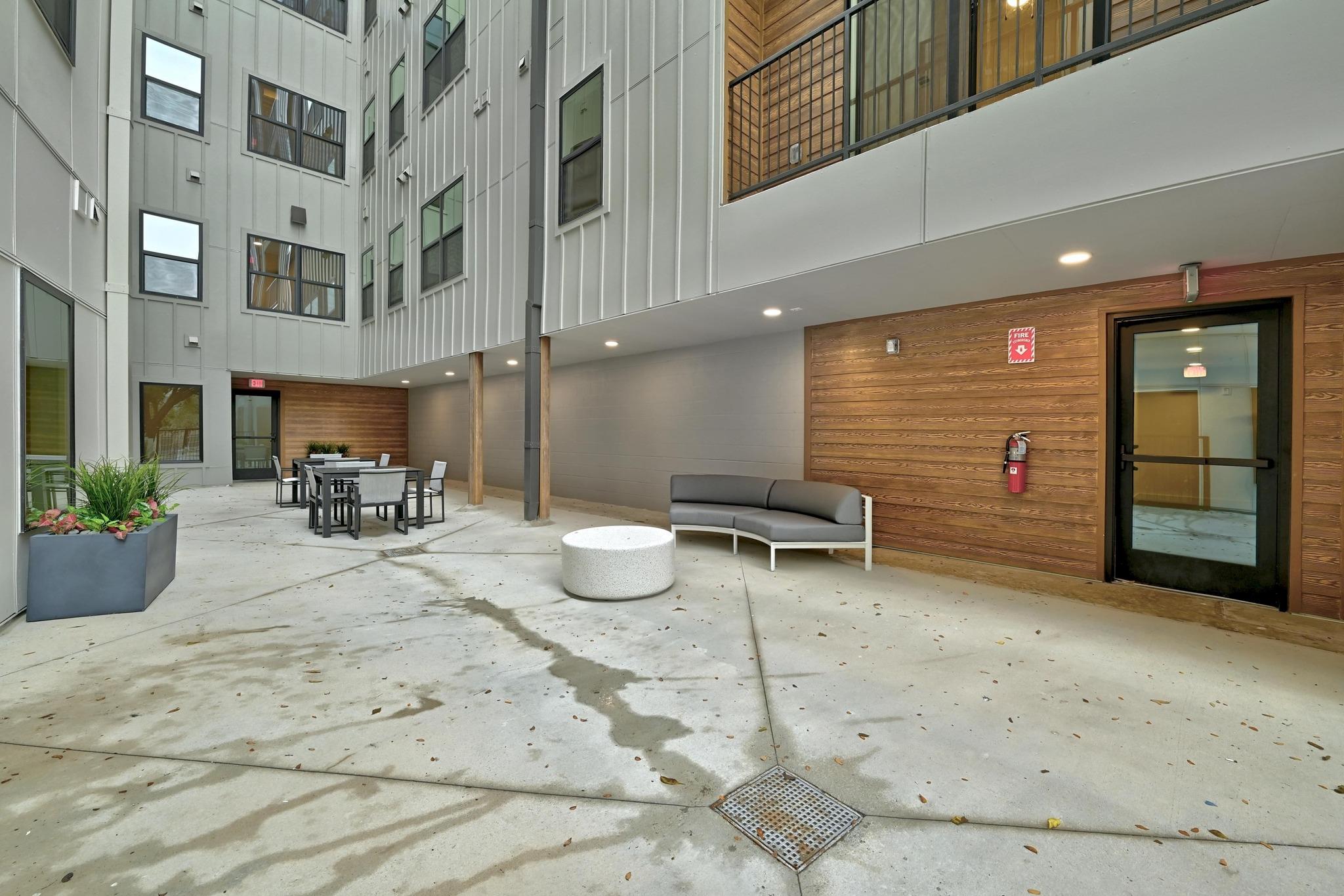 2500 Longview St # 303, Austin, TX 78705