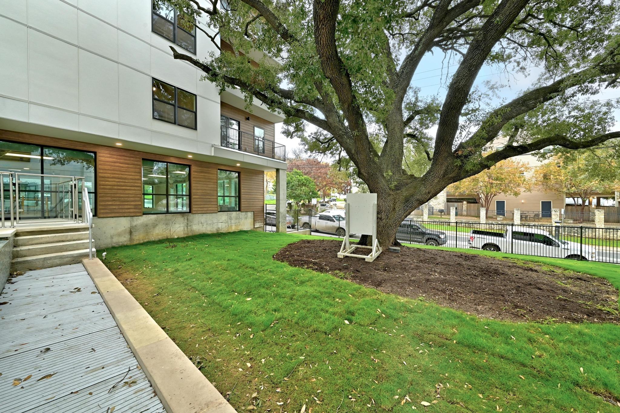 2500 Longview St # 303, Austin, TX 78705