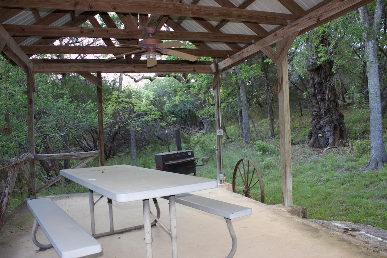 555 Hillsedge Rd, Wimberley, TX 78676