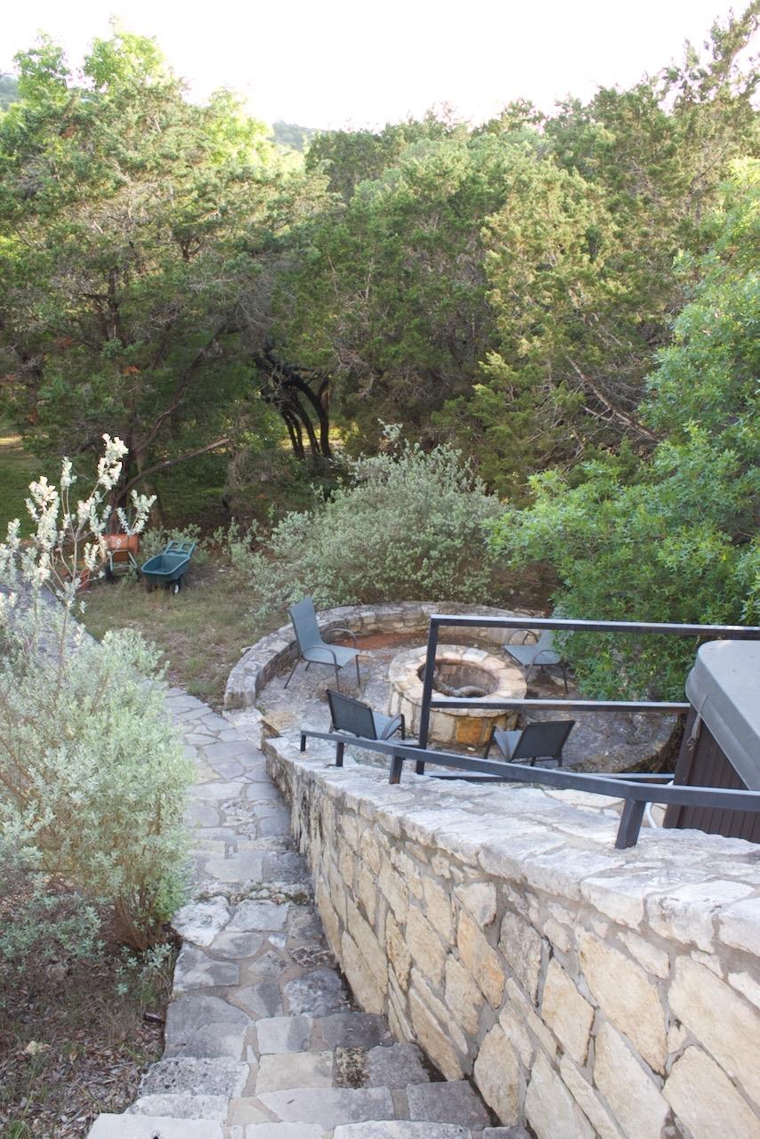 555 Hillsedge Rd, Wimberley, TX 78676