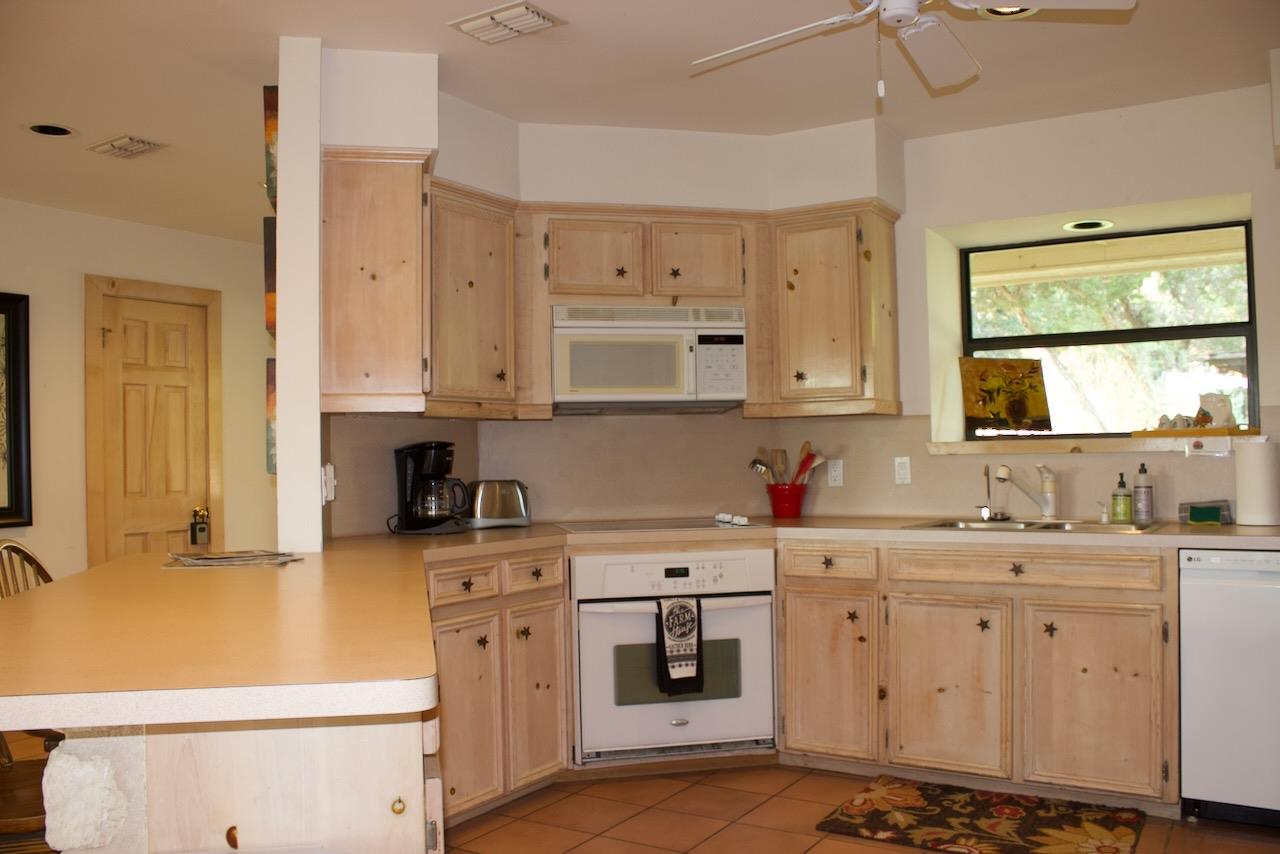 555 Hillsedge Rd, Wimberley, TX 78676
