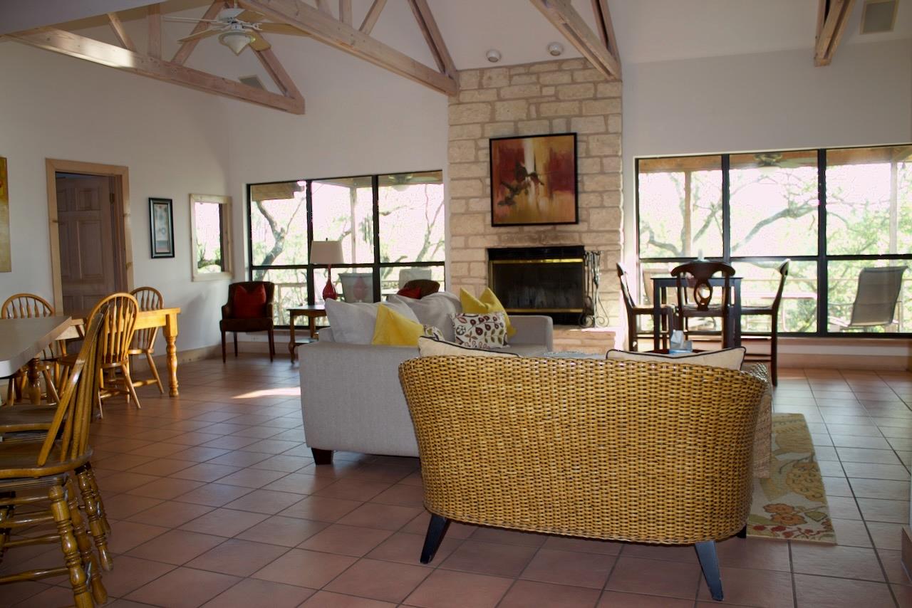 555 Hillsedge Rd, Wimberley, TX 78676