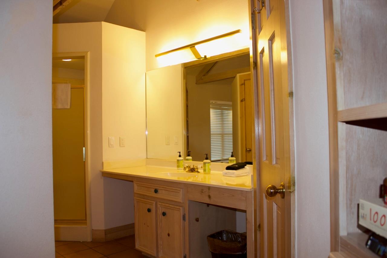 555 Hillsedge Rd, Wimberley, TX 78676